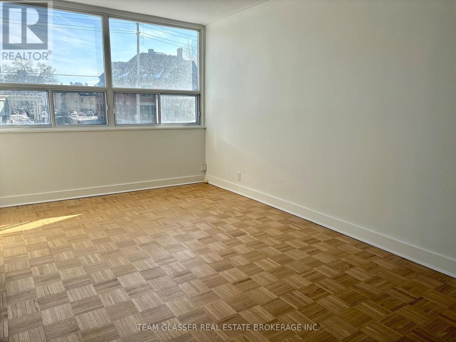 208 - 396 Queens Avenue, London East, Ontario  N6B 1X7 - Photo 4 - X12826444