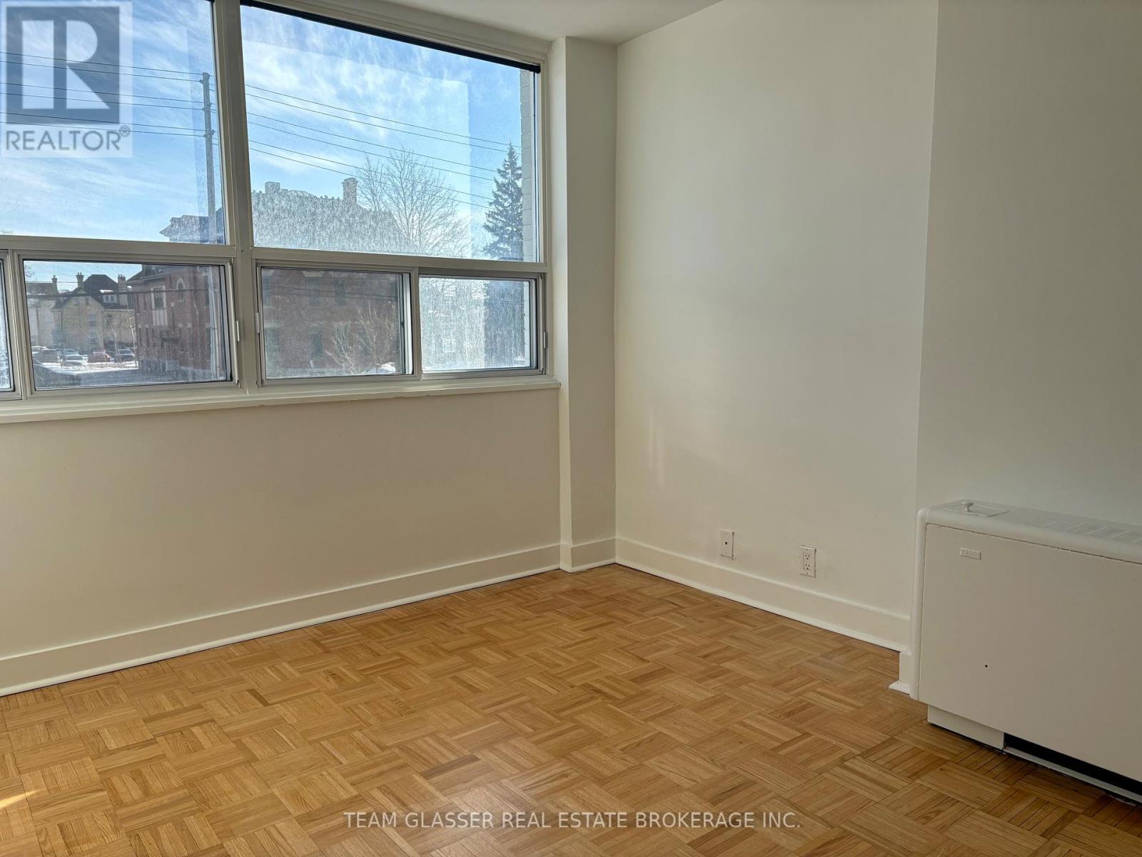 208 - 396 Queens Avenue, London East, Ontario  N6B 1X7 - Photo 7 - X12826444