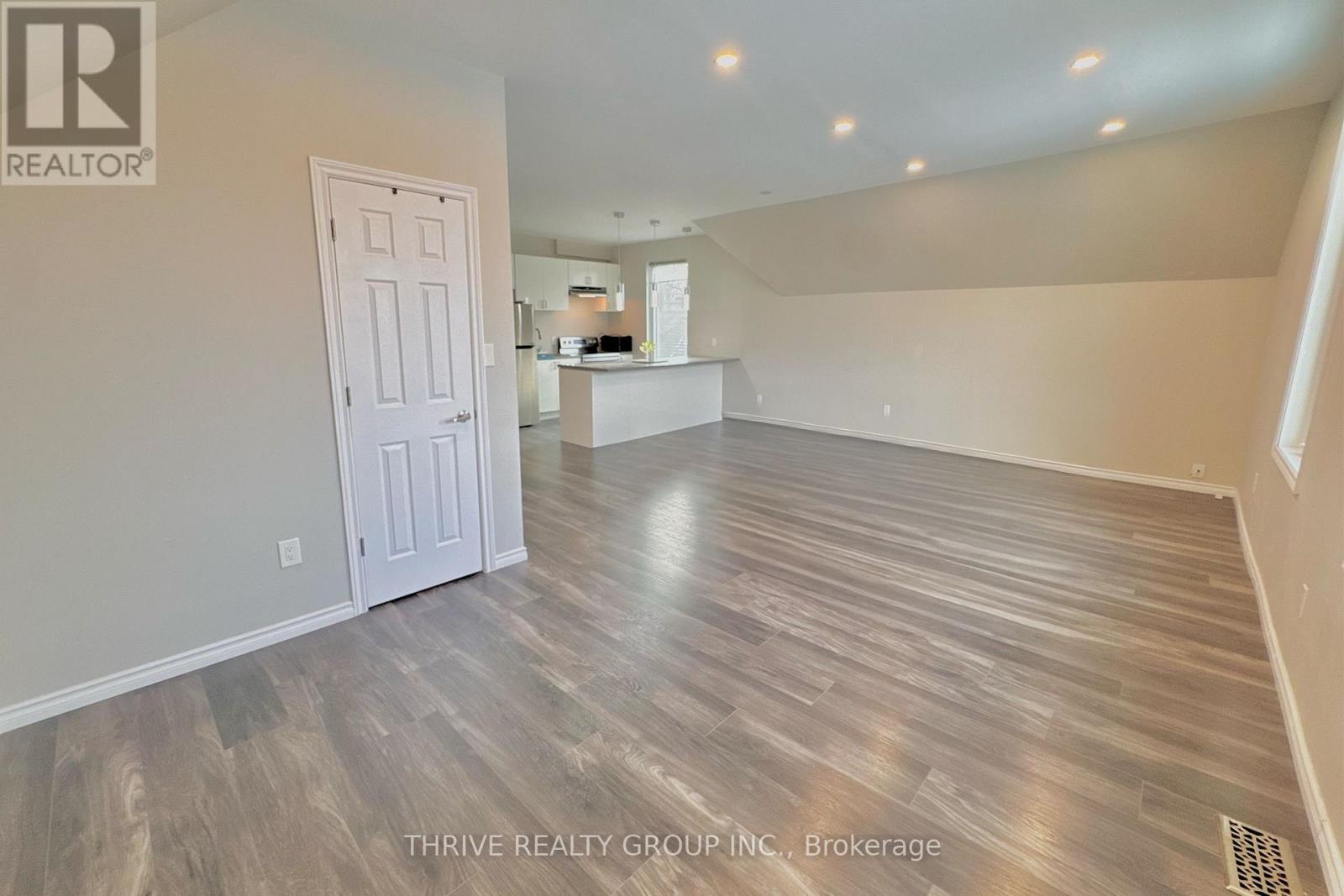 Upper - 119 Mcclary Avenue, London South, Ontario  N5Z 2A6 - Photo 5 - X12826530