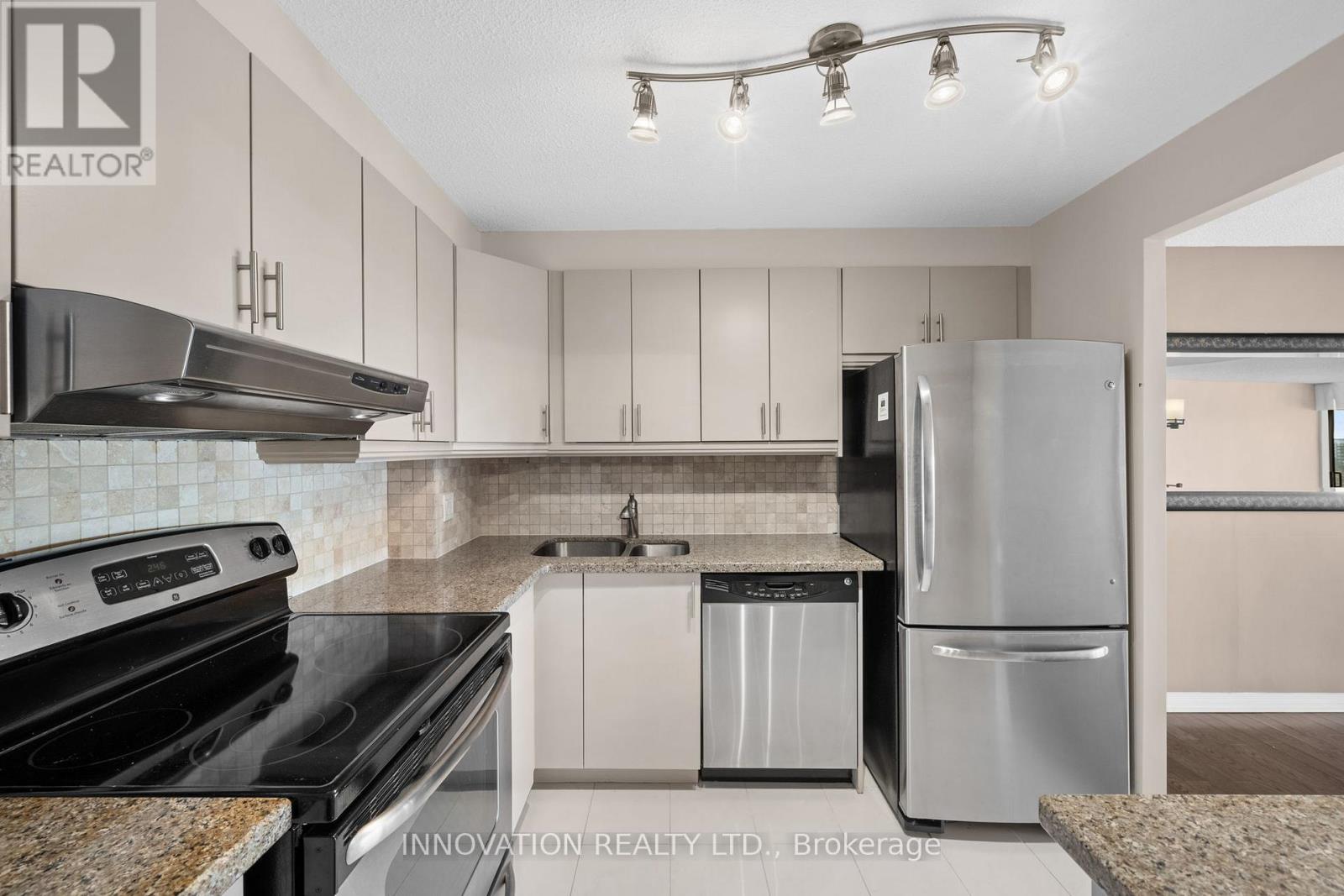 1405 - 415 Greenview Avenue, Ottawa, Ontario  K2B 8G5 - Photo 5 - X12826446