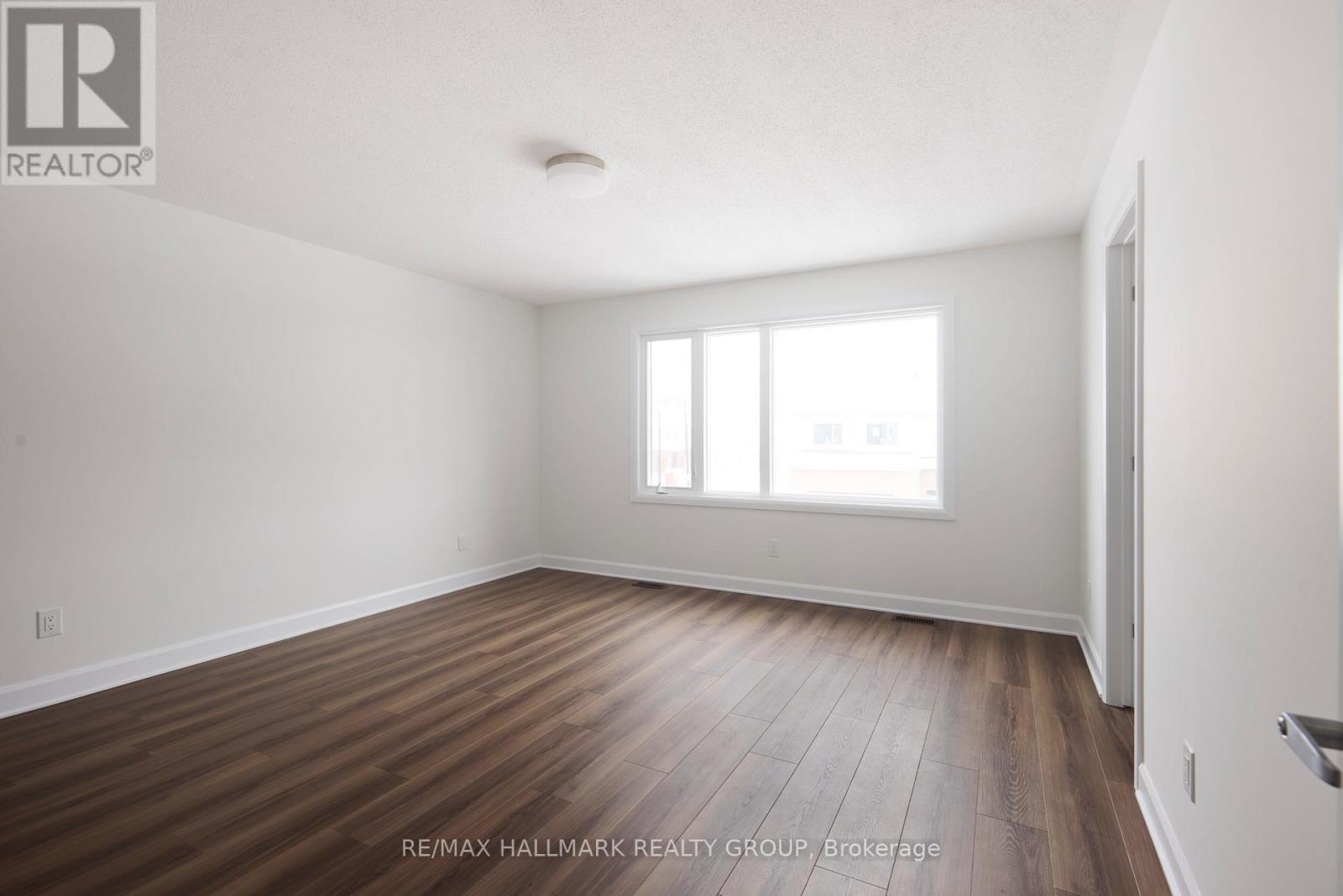 578 Roundhouse Crescent, Ottawa, Ontario  K2S 1K4 - Photo 11 - X12826514