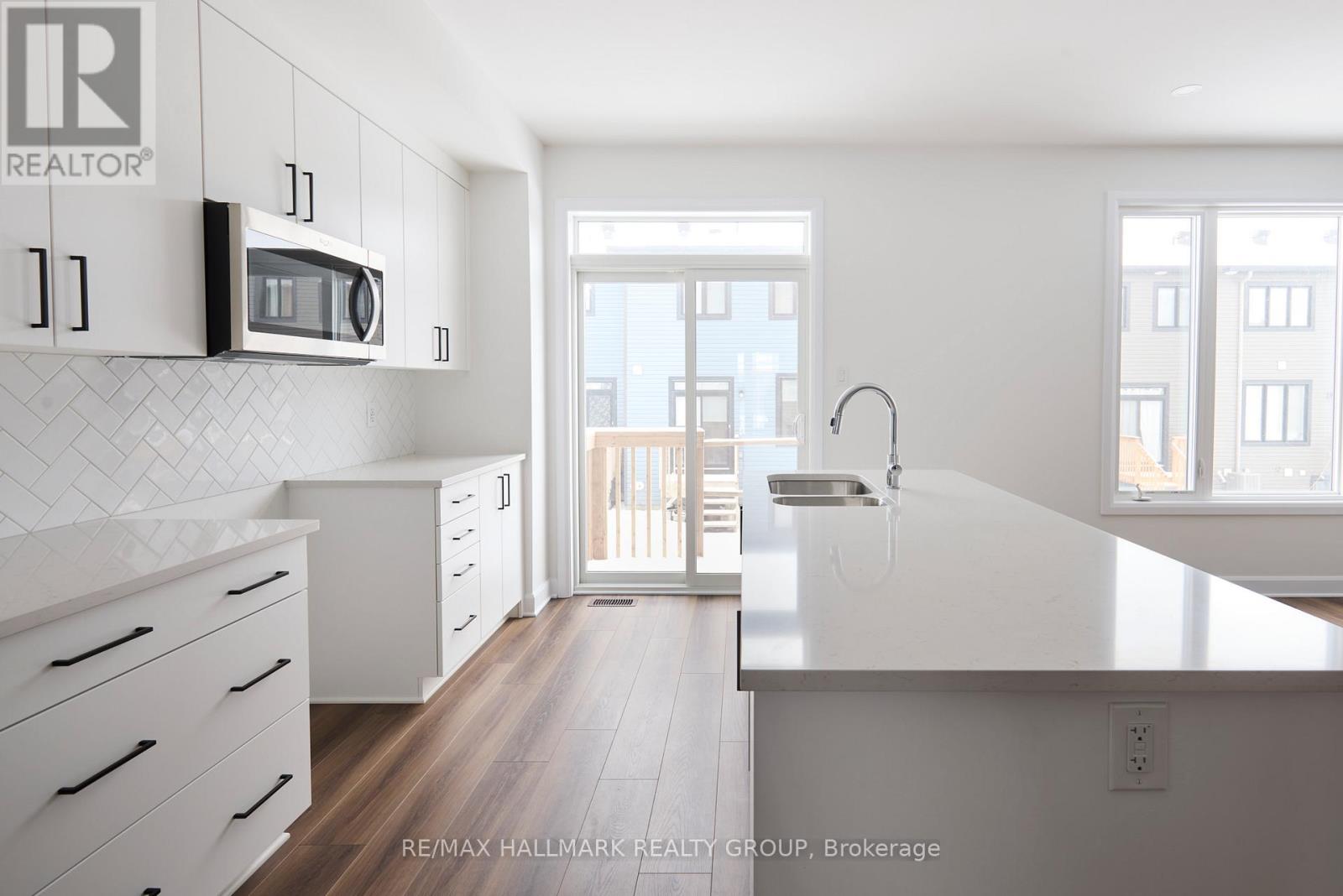 578 Roundhouse Crescent, Ottawa, Ontario  K2S 1K4 - Photo 19 - X12826514