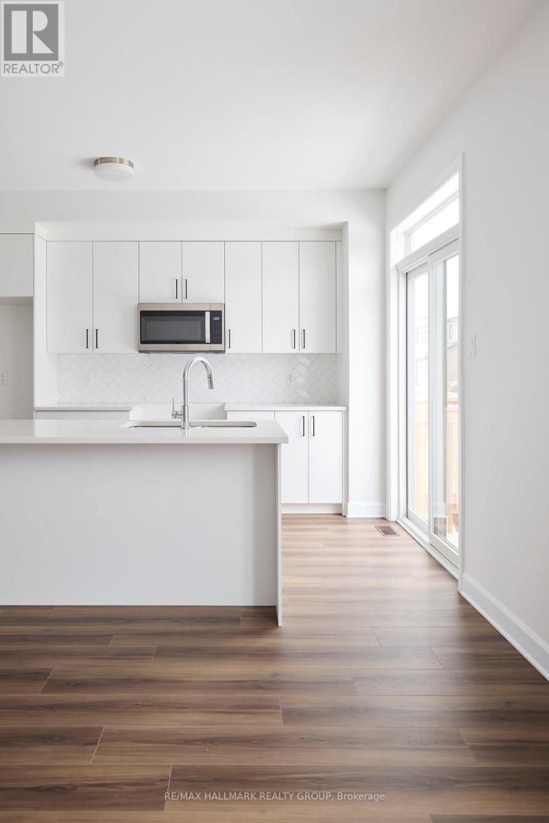 578 Roundhouse Crescent, Ottawa, Ontario  K2S 1K4 - Photo 6 - X12826514