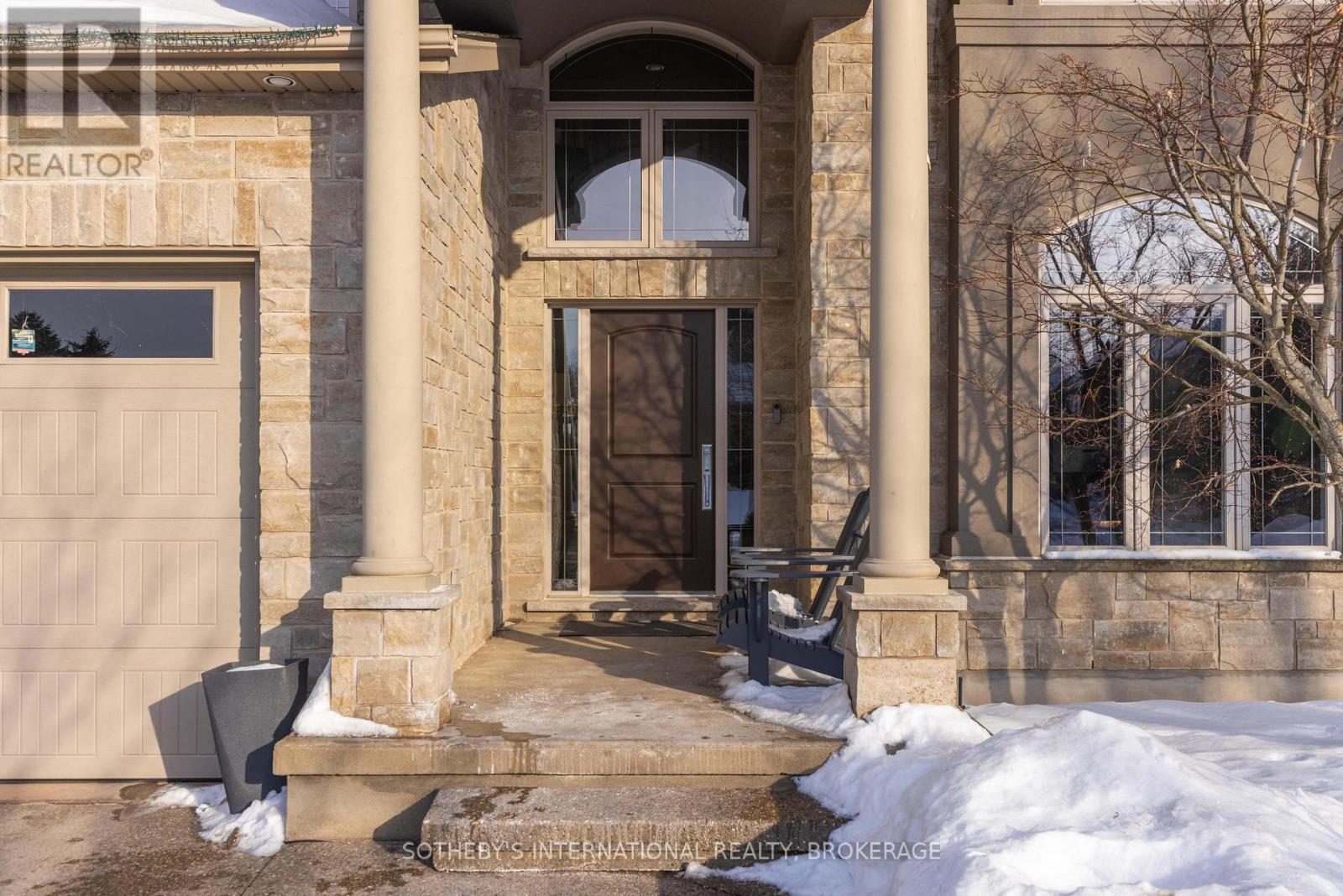 17 Rhodes Court, Pelham (Fonthill), Ontario  L0S 1E4 - Photo 3 - X12826476