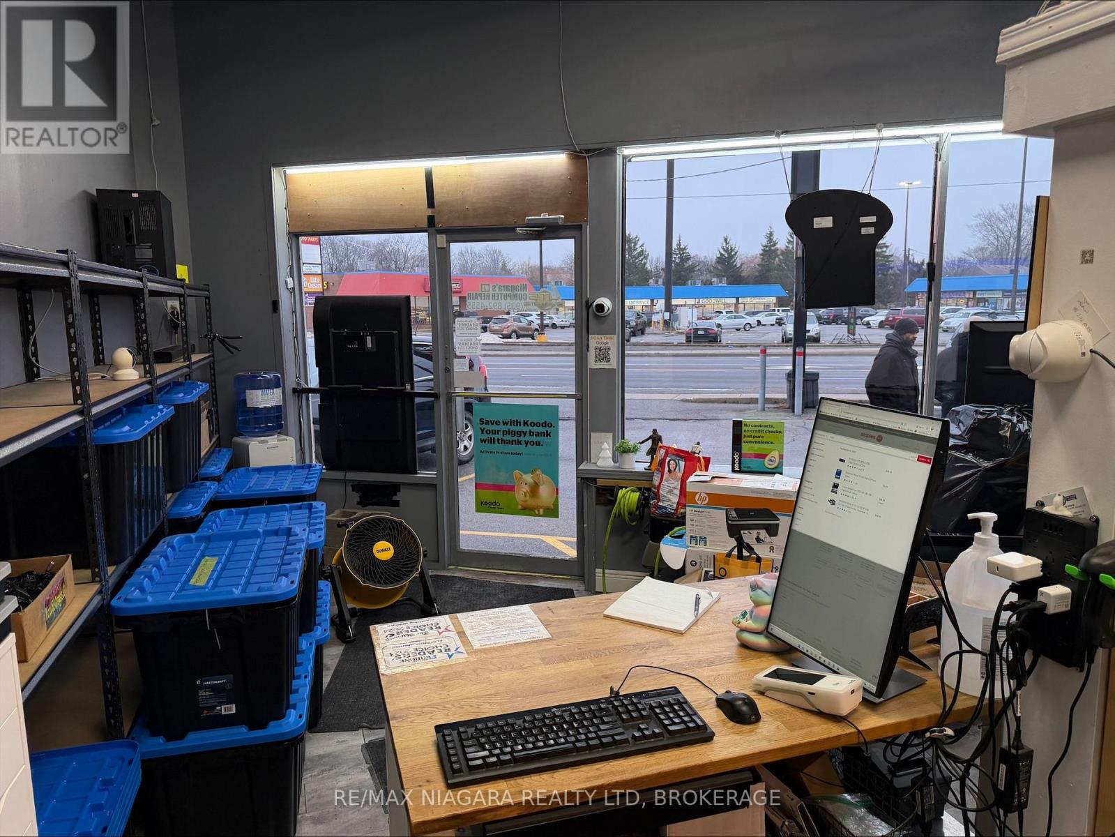 577 Niagara Street, Welland, Ontario  L3C 1L9 - Photo 2 - X12826478