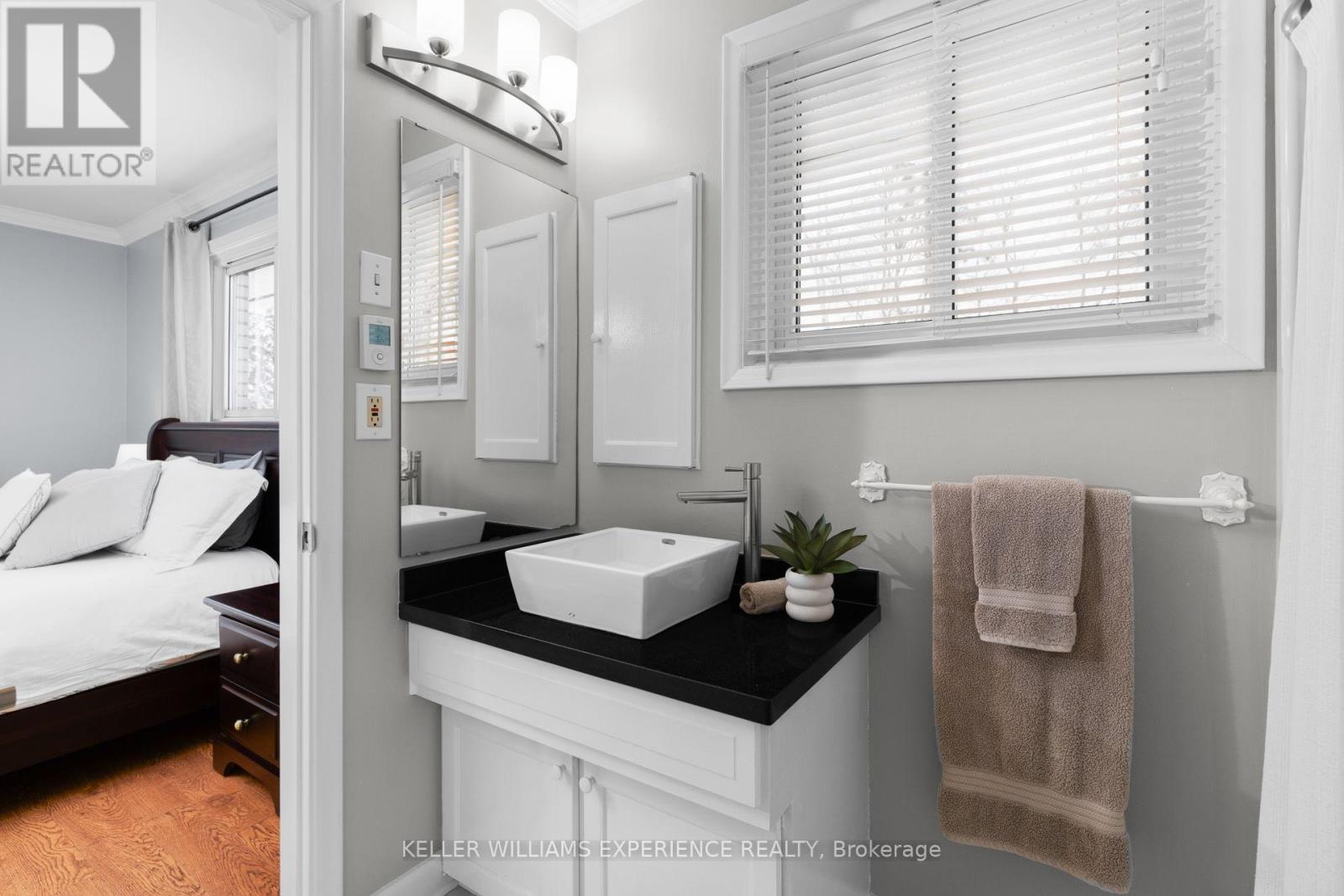 27 Ottaway Avenue, Barrie, Ontario  L4M 2W6 - Photo 10 - S12683334