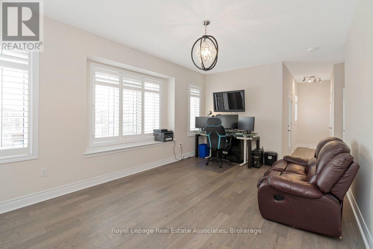 212 Niagara Trail, Halton Hills, Ontario  L7G 0H9 - Photo 34 - W12807296