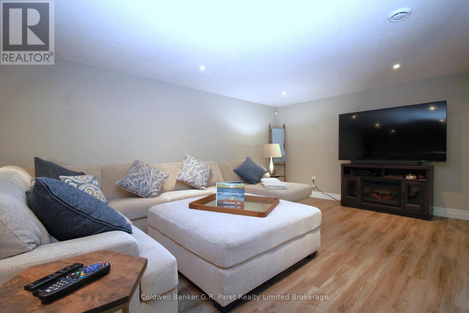 10151 Pinery Bluffs Road, Lambton Shores, Ontario  N0M 1T0 - Photo 26 - X12826354