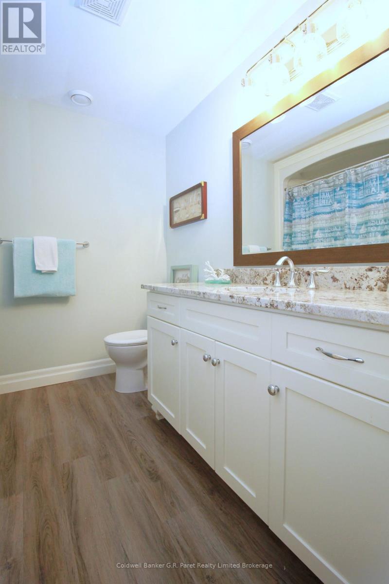 10151 Pinery Bluffs Road, Lambton Shores, Ontario  N0M 1T0 - Photo 34 - X12826354