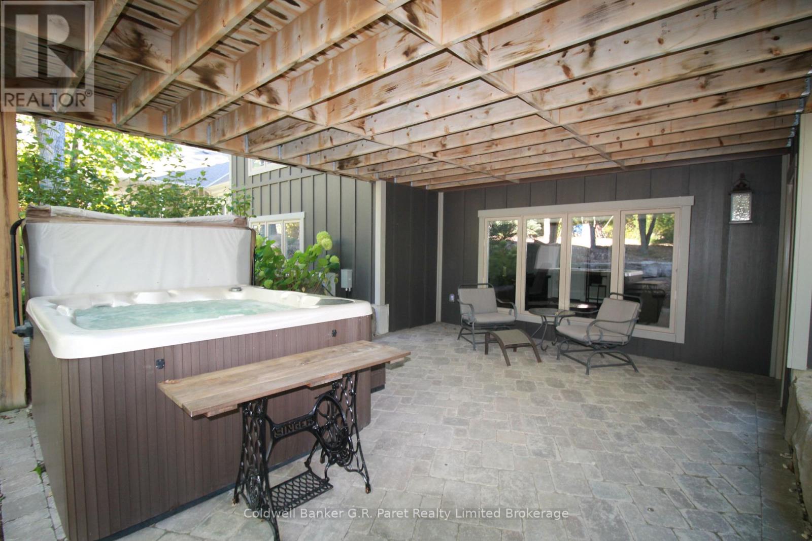 10151 Pinery Bluffs Road, Lambton Shores, Ontario  N0M 1T0 - Photo 39 - X12826354