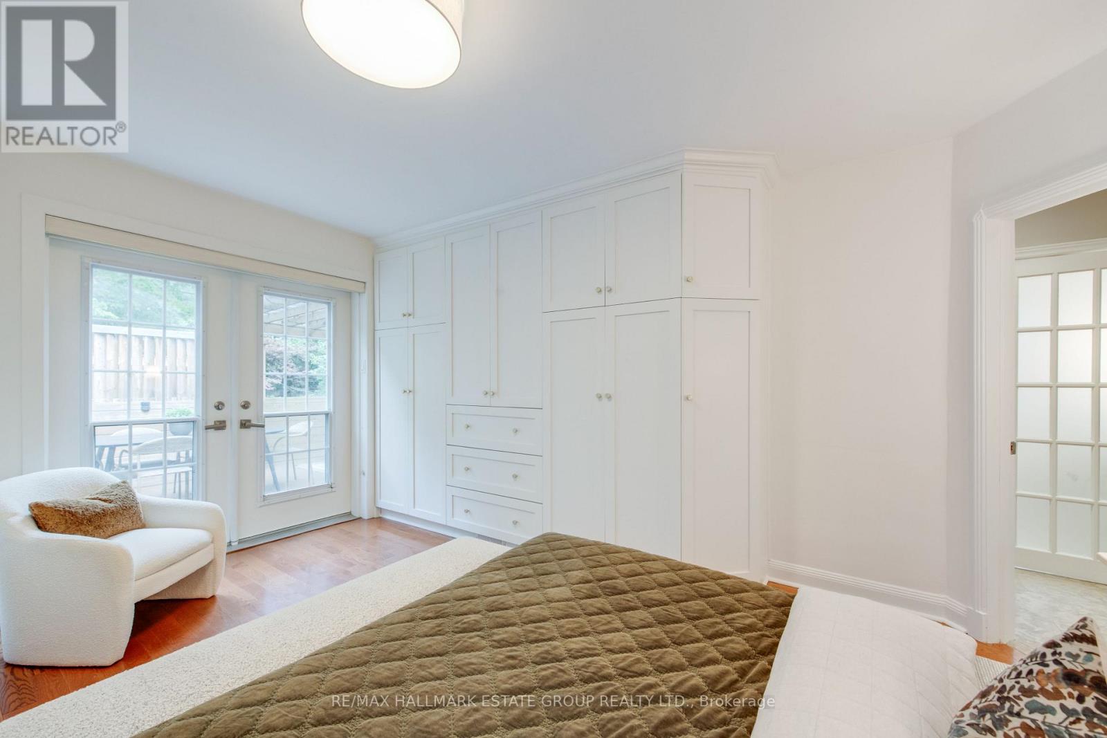 25 Flanders Road, Toronto, Ontario  M6C 3K5 - Photo 11 - C12826426