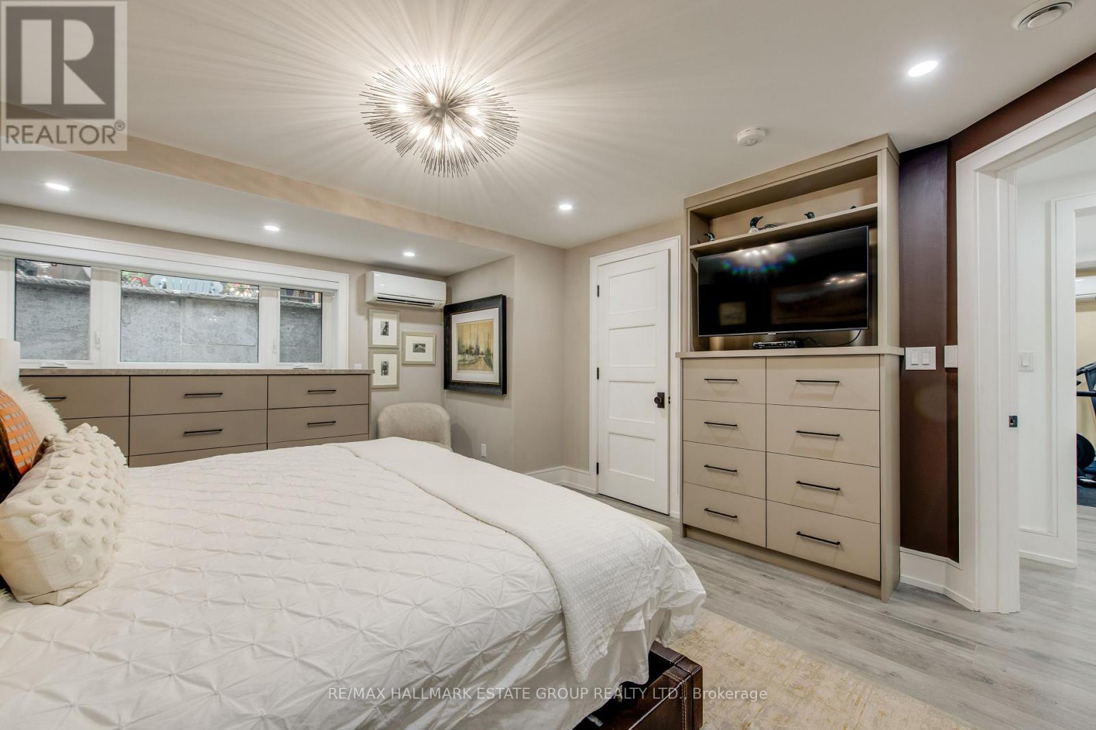 25 Flanders Road, Toronto, Ontario  M6C 3K5 - Photo 35 - C12826426