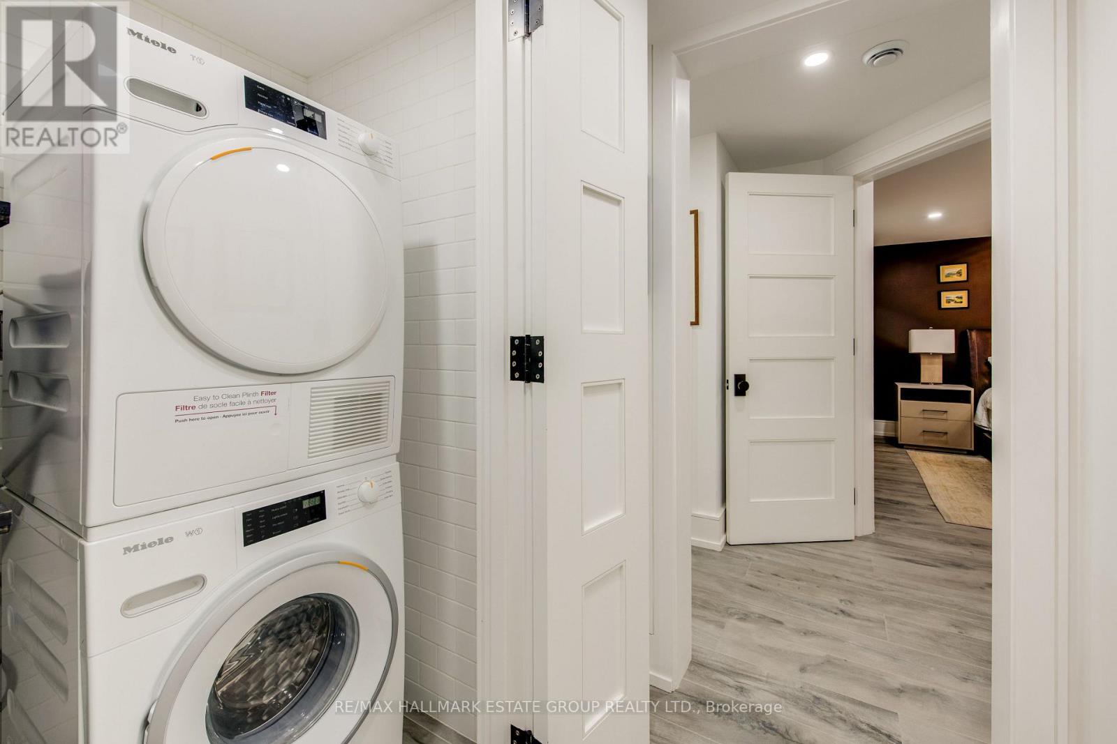 25 Flanders Road, Toronto, Ontario  M6C 3K5 - Photo 40 - C12826426