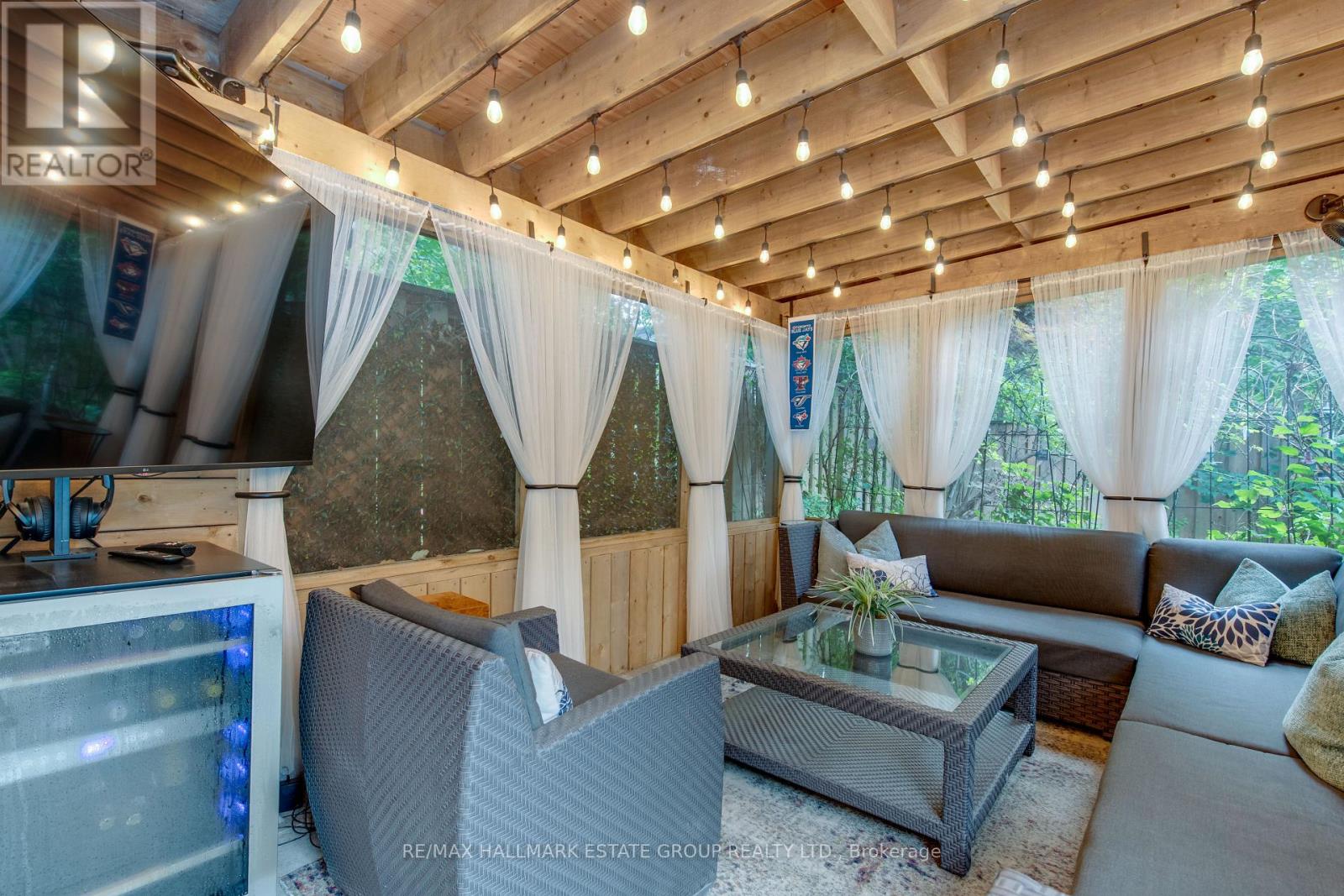 25 Flanders Road, Toronto, Ontario  M6C 3K5 - Photo 46 - C12826426