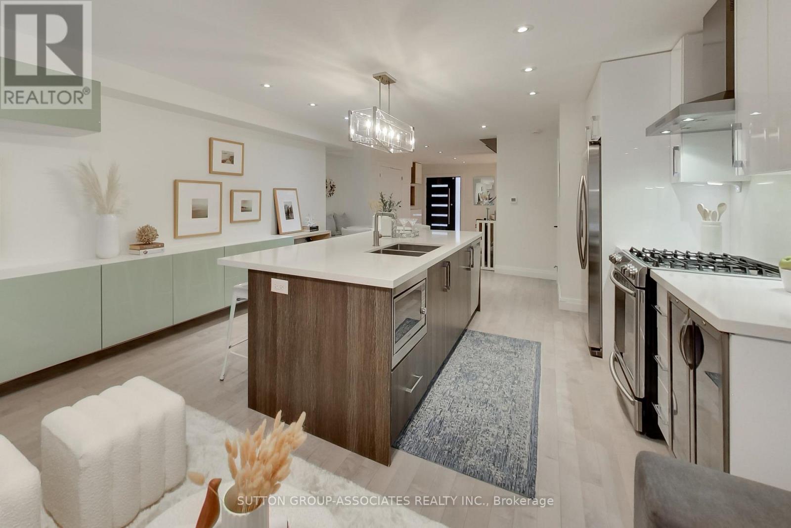 284 Atlas Avenue, Toronto, Ontario  M6C 3P9 - Photo 19 - C12826518