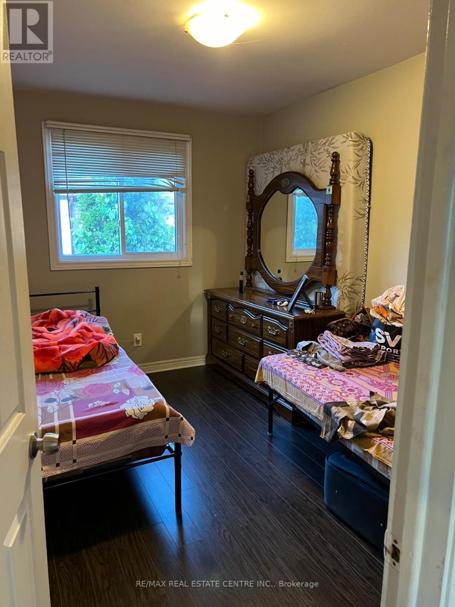 199 - 199 Baronwood Court, Brampton (Brampton North), Ontario  L6V 3H9 - Photo 8 - W12826218