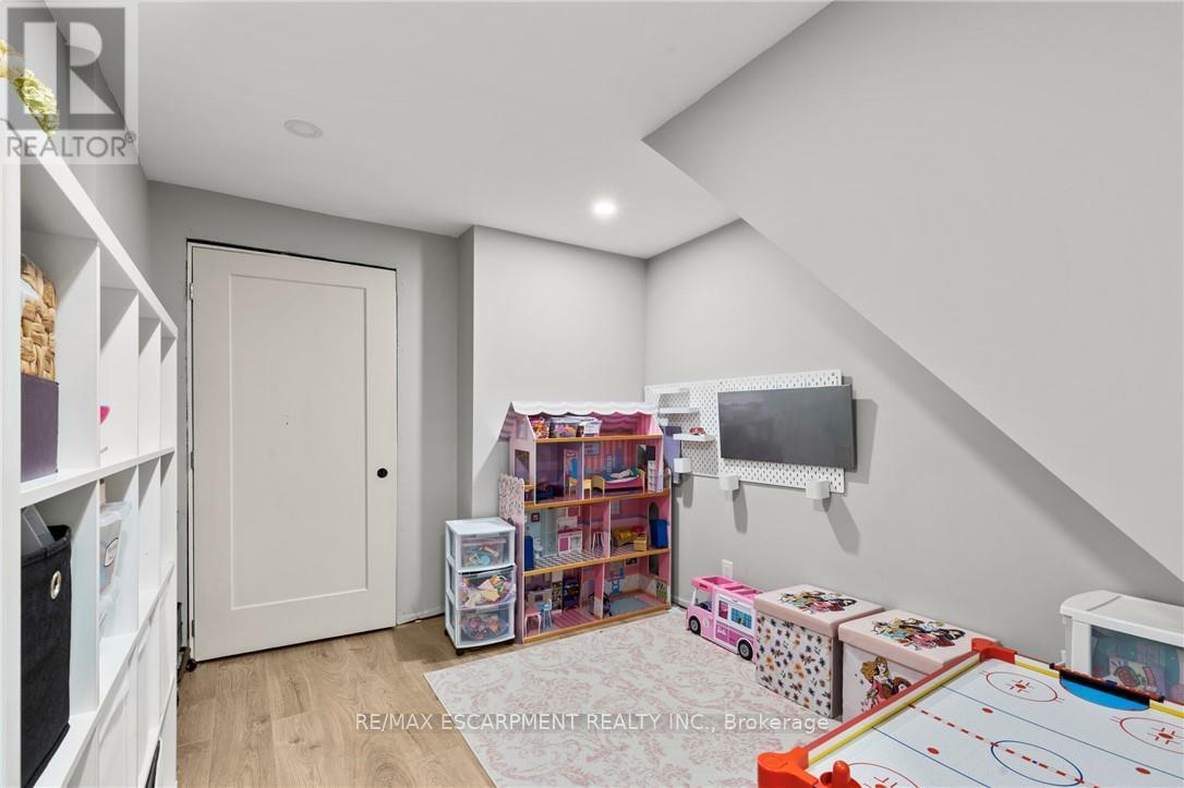 136 Hatt Court, Milton, Ontario  L9E 1G7 - Photo 35 - W12825022