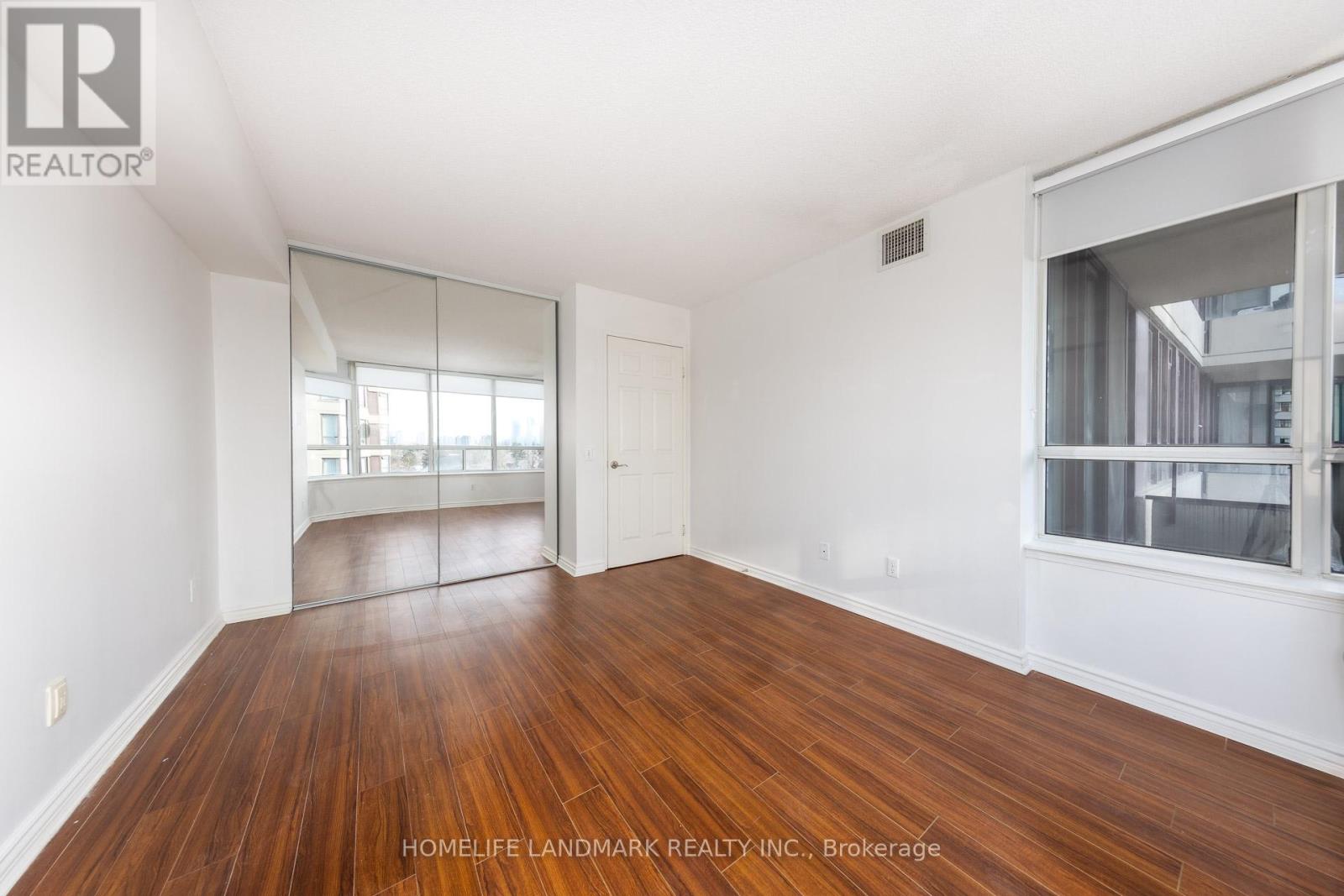 711 - 91 Townsgate Drive, Vaughan, Ontario  L4J 8E8 - Photo 10 - N12826440