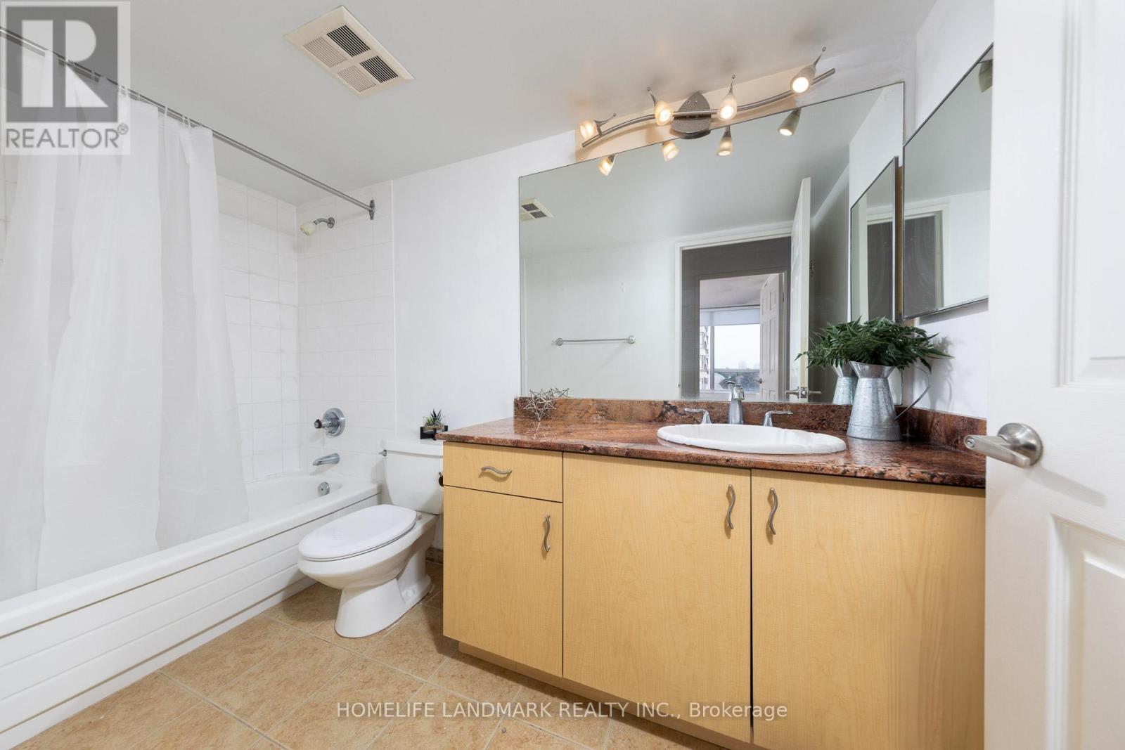 711 - 91 Townsgate Drive, Vaughan, Ontario  L4J 8E8 - Photo 13 - N12826440