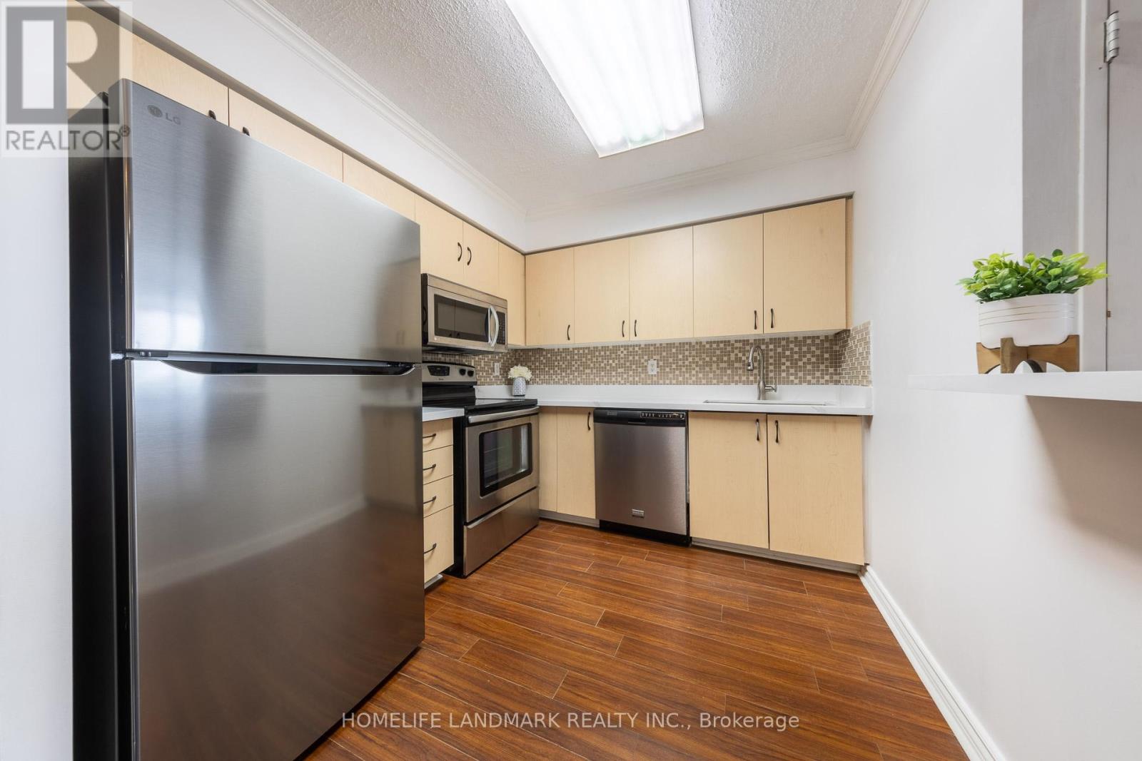 711 - 91 Townsgate Drive, Vaughan, Ontario  L4J 8E8 - Photo 3 - N12826440