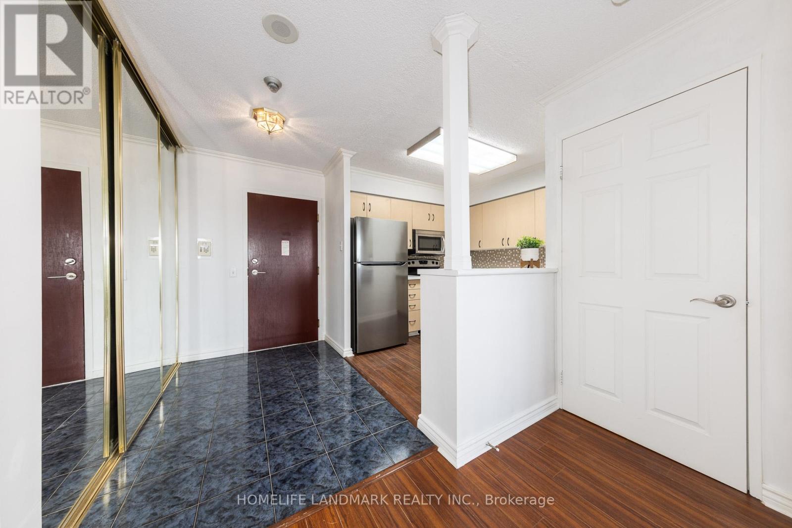 711 - 91 Townsgate Drive, Vaughan, Ontario  L4J 8E8 - Photo 6 - N12826440