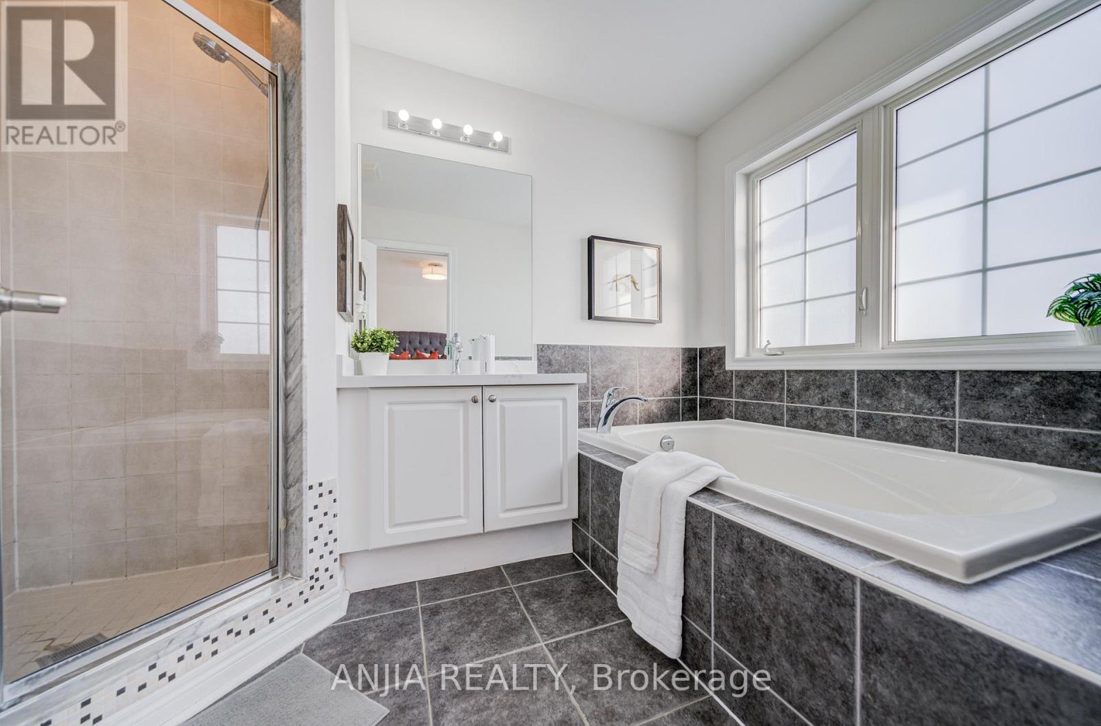 21 Firbank Lane, Whitchurch-Stouffville (Stouffville), Ontario  L4A 0K7 - Photo 38 - N12826480