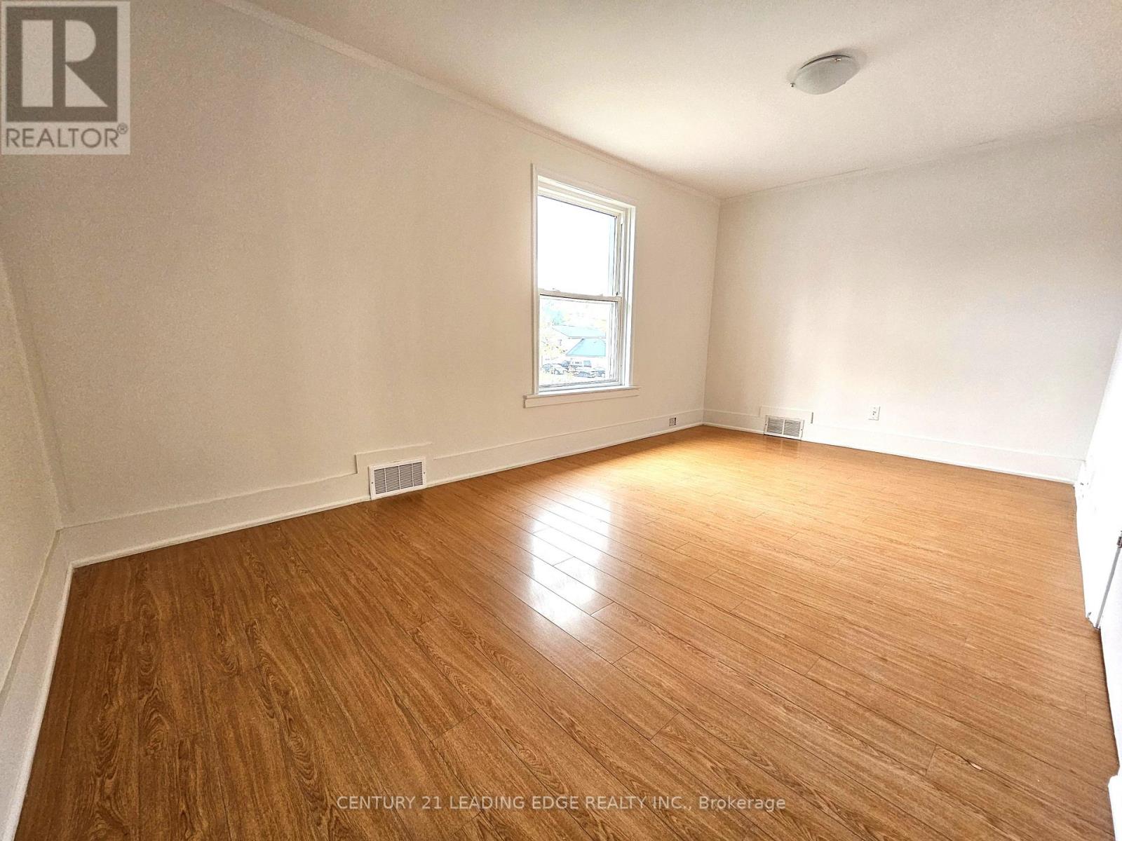 399 The Queensway South, Georgina, Ontario  L4P 2C6 - Photo 10 - N12826500