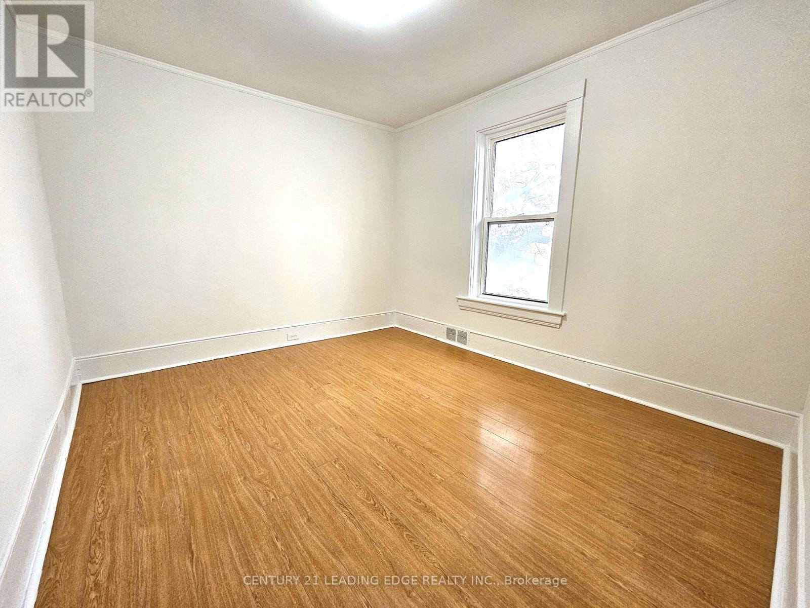 399 The Queensway South, Georgina, Ontario  L4P 2C6 - Photo 12 - N12826500