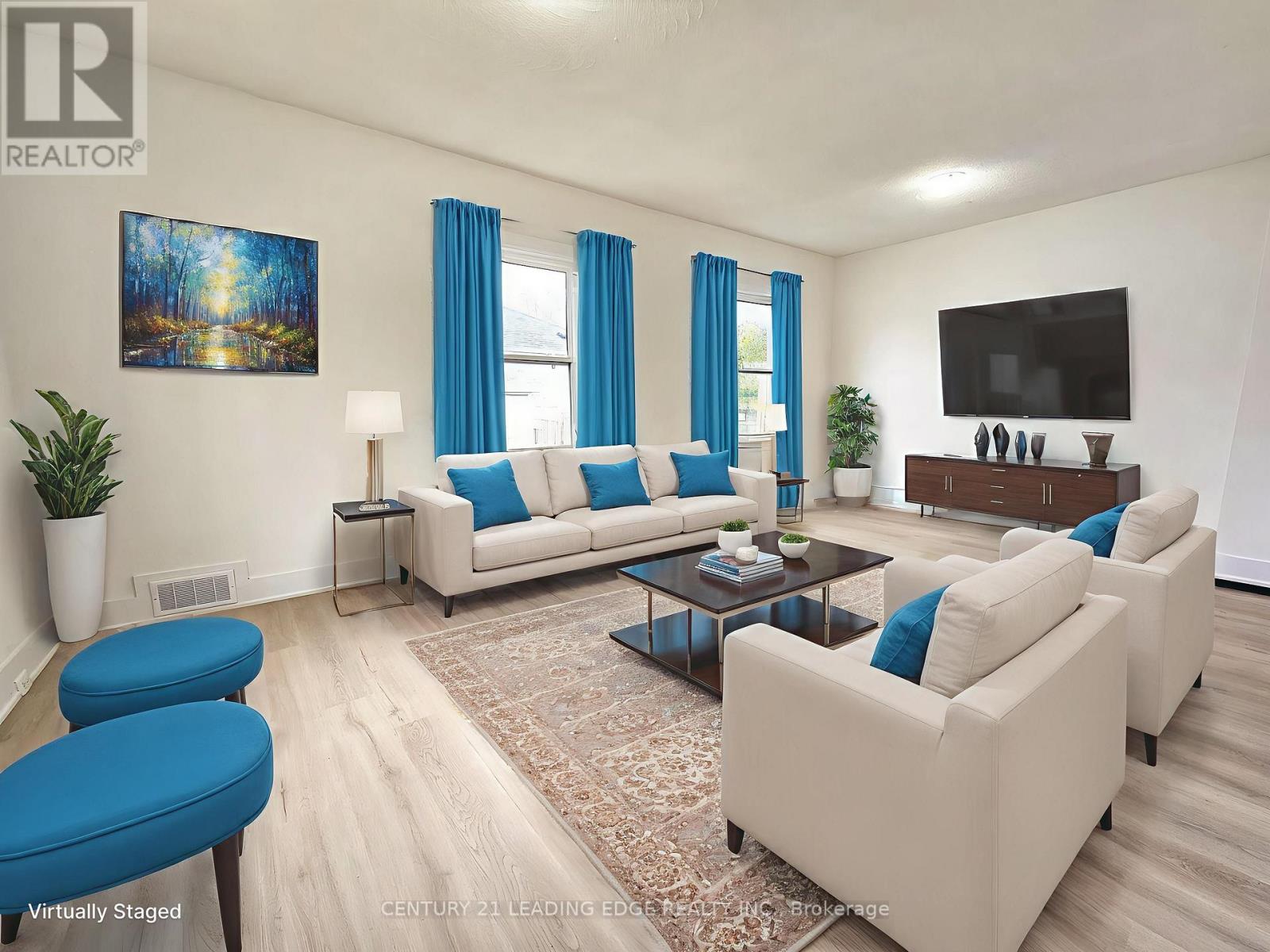 399 The Queensway South, Georgina, Ontario  L4P 2C6 - Photo 5 - N12826500