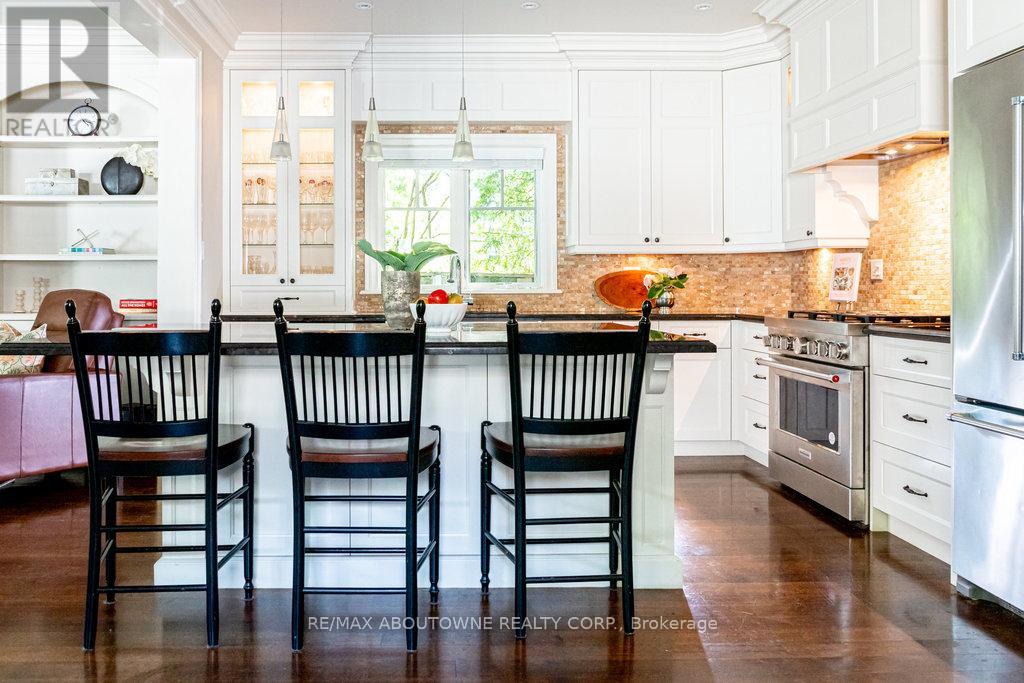 44 Head Street, Oakville, Ontario  L6K 1L5 - Photo 17 - W12826420