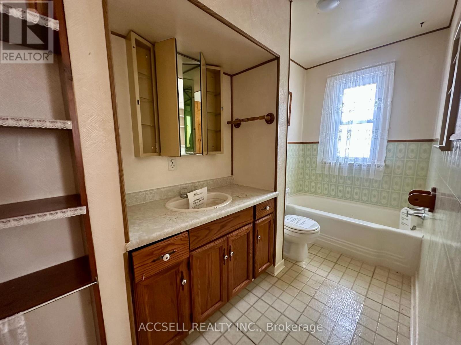 18627 Hurontario Street, Caledon, Ontario  L7K 0X9 - Photo 18 - W12826496