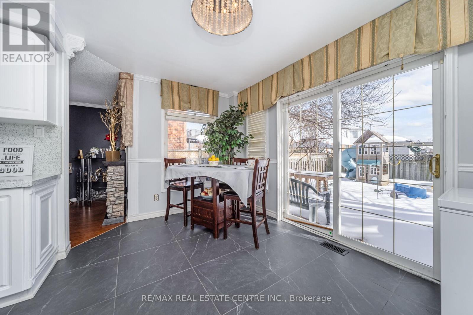 5 Lilly Crescent, Brampton, Ontario  L6Y 3K1 - Photo 11 - W12826506