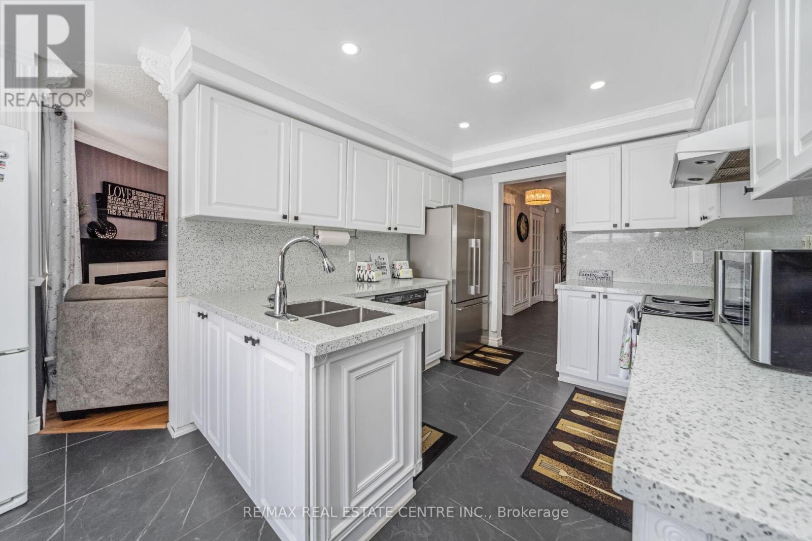 5 Lilly Crescent, Brampton, Ontario  L6Y 3K1 - Photo 12 - W12826506