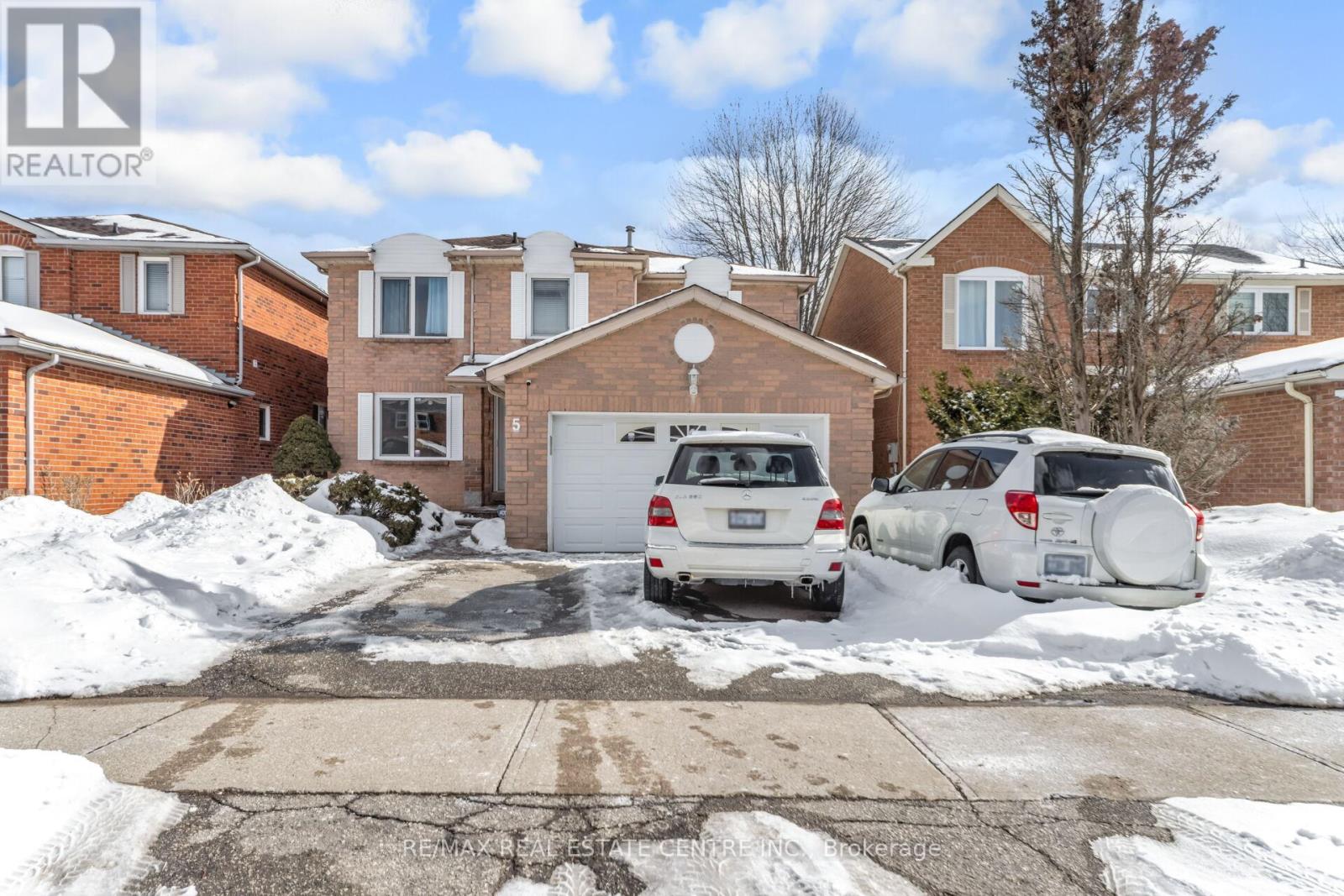5 Lilly Crescent, Brampton, Ontario  L6Y 3K1 - Photo 2 - W12826506