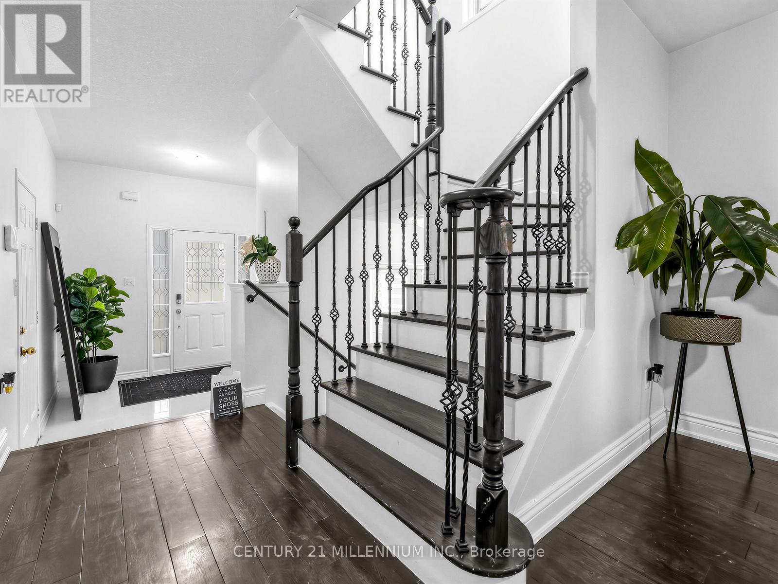 16 Albery Road, Brampton, Ontario  L7A 0K7 - Photo 4 - W12826524