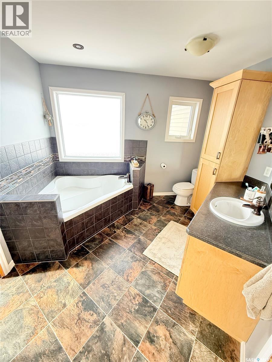 Weyburn Highway 13 Acreage, Weyburn Rm No. 67, Saskatchewan  S4H 0A0 - Photo 17 - SK029297