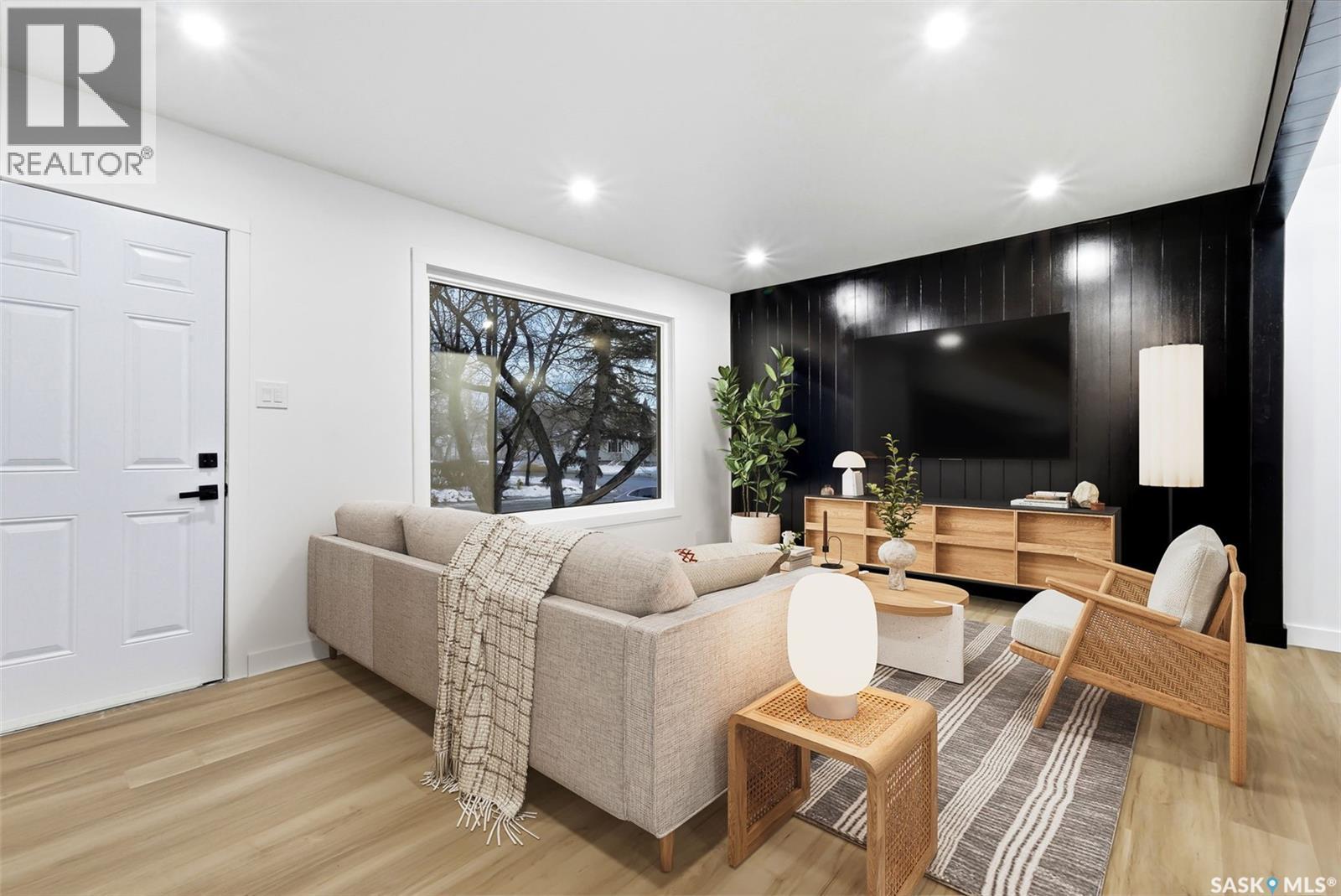 964 Royal Street, Regina, Saskatchewan  S4T 4Z6 - Photo 3 - SK029280