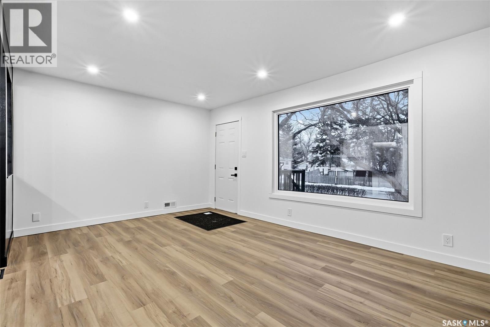 964 Royal Street, Regina, Saskatchewan  S4T 4Z6 - Photo 5 - SK029280