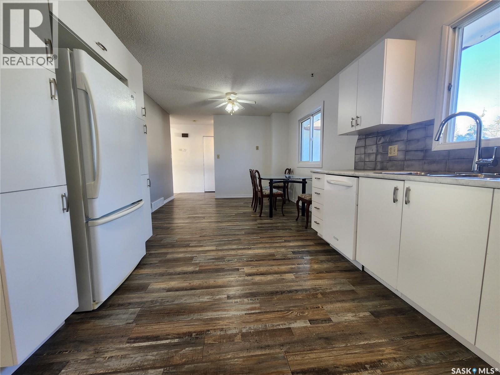 601 Centre Street, Assiniboia, Saskatchewan  S0H 0B0 - Photo 11 - SK029114