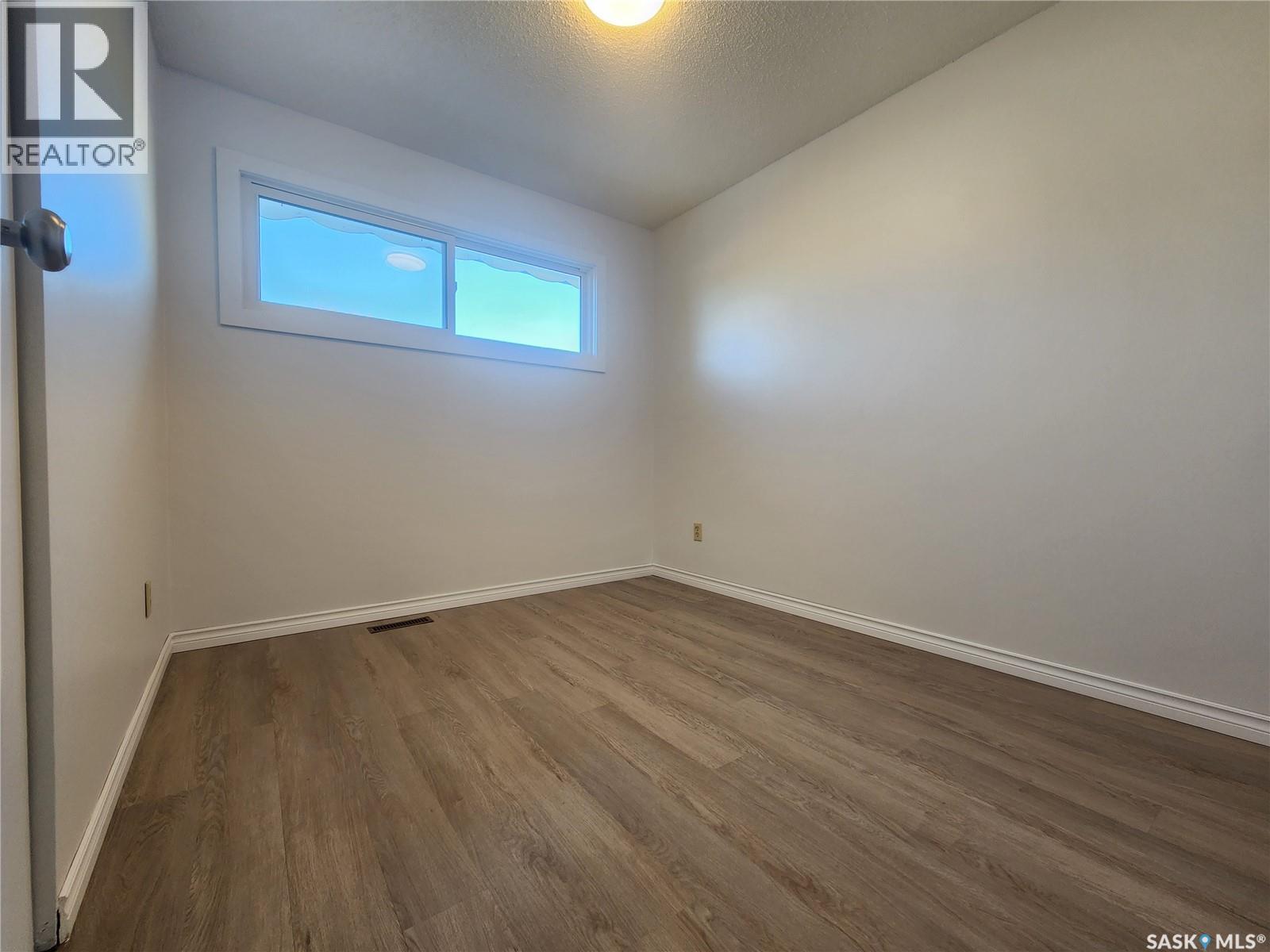 601 Centre Street, Assiniboia, Saskatchewan  S0H 0B0 - Photo 17 - SK029114