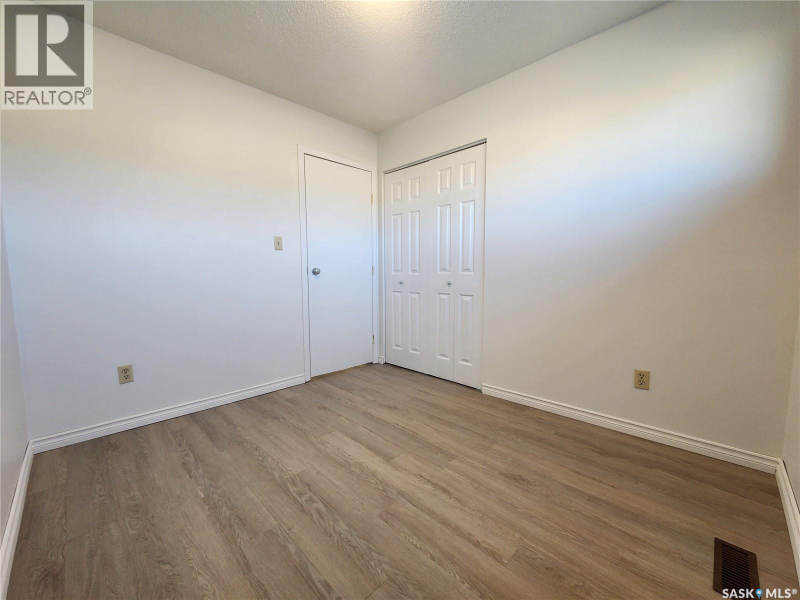 601 Centre Street, Assiniboia, Saskatchewan  S0H 0B0 - Photo 18 - SK029114