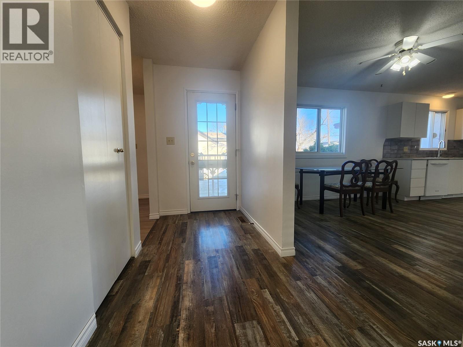 601 Centre Street, Assiniboia, Saskatchewan  S0H 0B0 - Photo 2 - SK029114