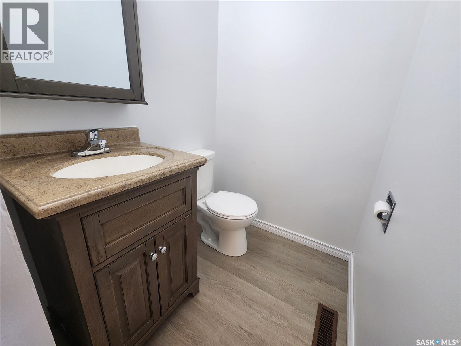 601 Centre Street, Assiniboia, Saskatchewan  S0H 0B0 - Photo 23 - SK029114