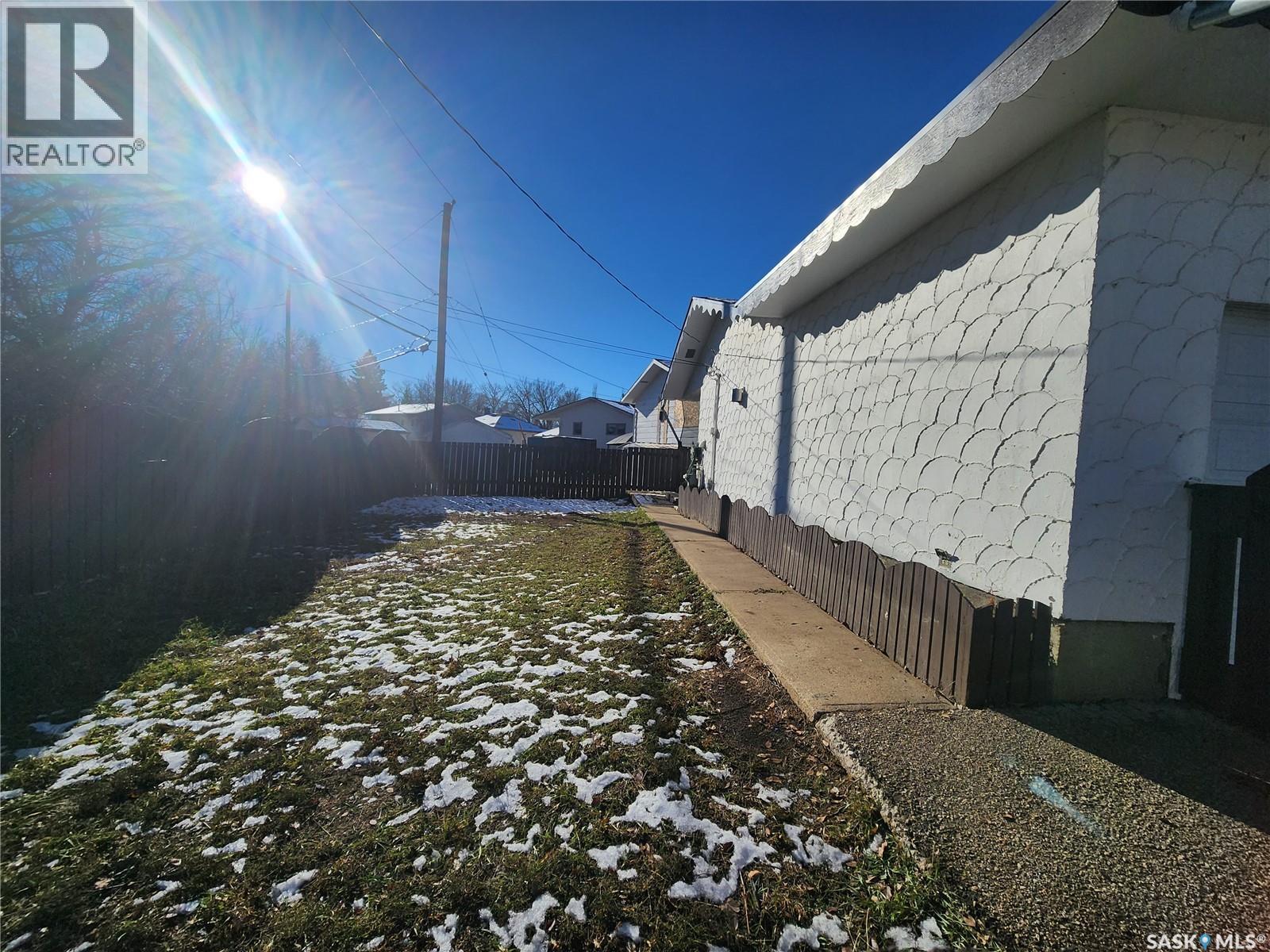 601 Centre Street, Assiniboia, Saskatchewan  S0H 0B0 - Photo 41 - SK029114