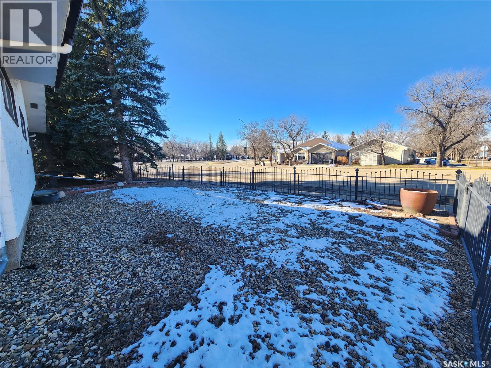 601 Centre Street, Assiniboia, Saskatchewan  S0H 0B0 - Photo 49 - SK029114