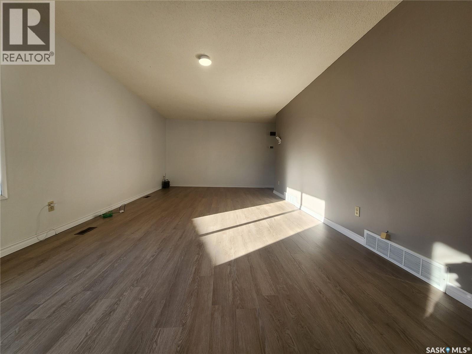 601 Centre Street, Assiniboia, Saskatchewan  S0H 0B0 - Photo 6 - SK029114