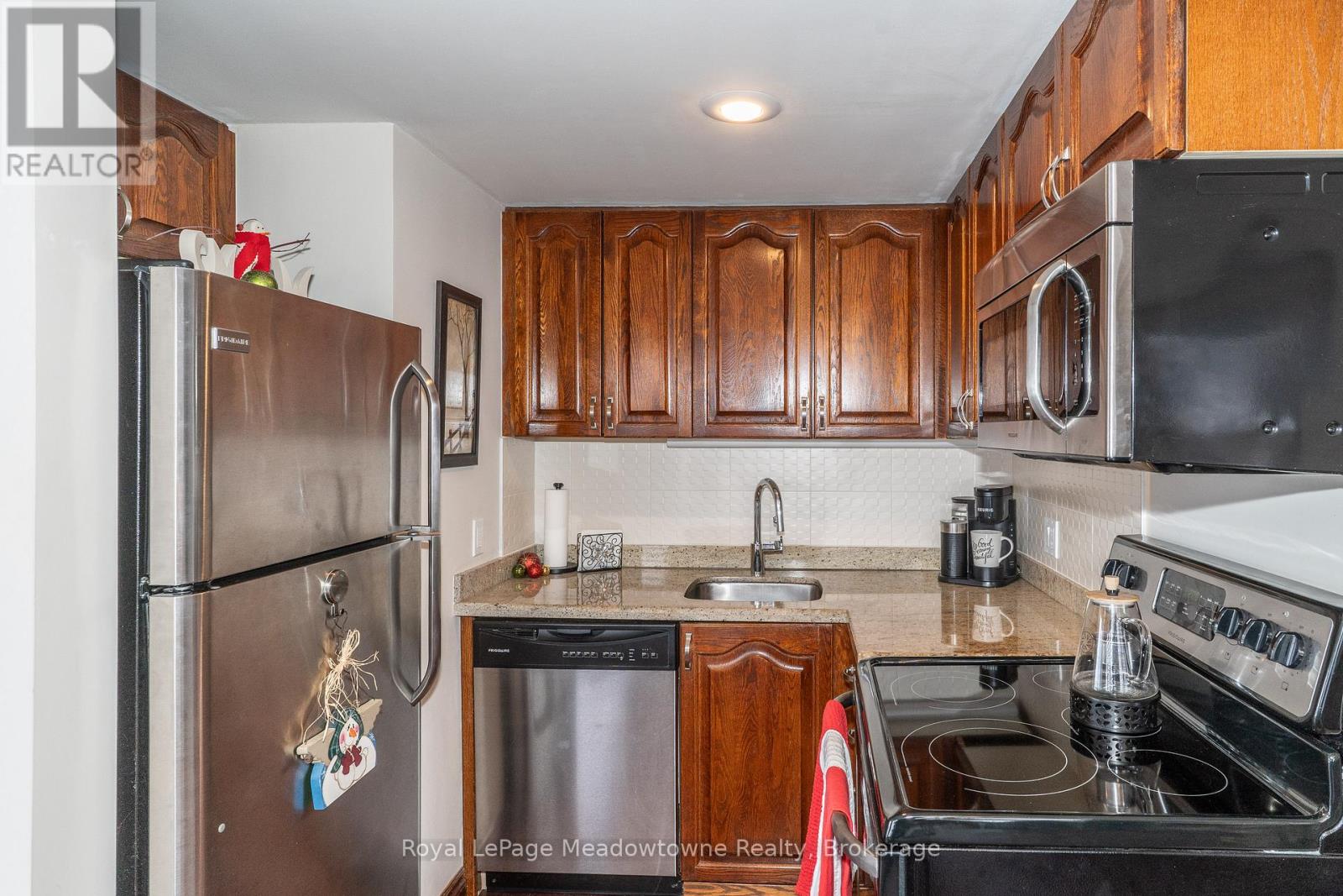 301 - 34 Deerhurst Greens Road, Huntsville, Ontario  P1H 1A9 - Photo 11 - X12612096