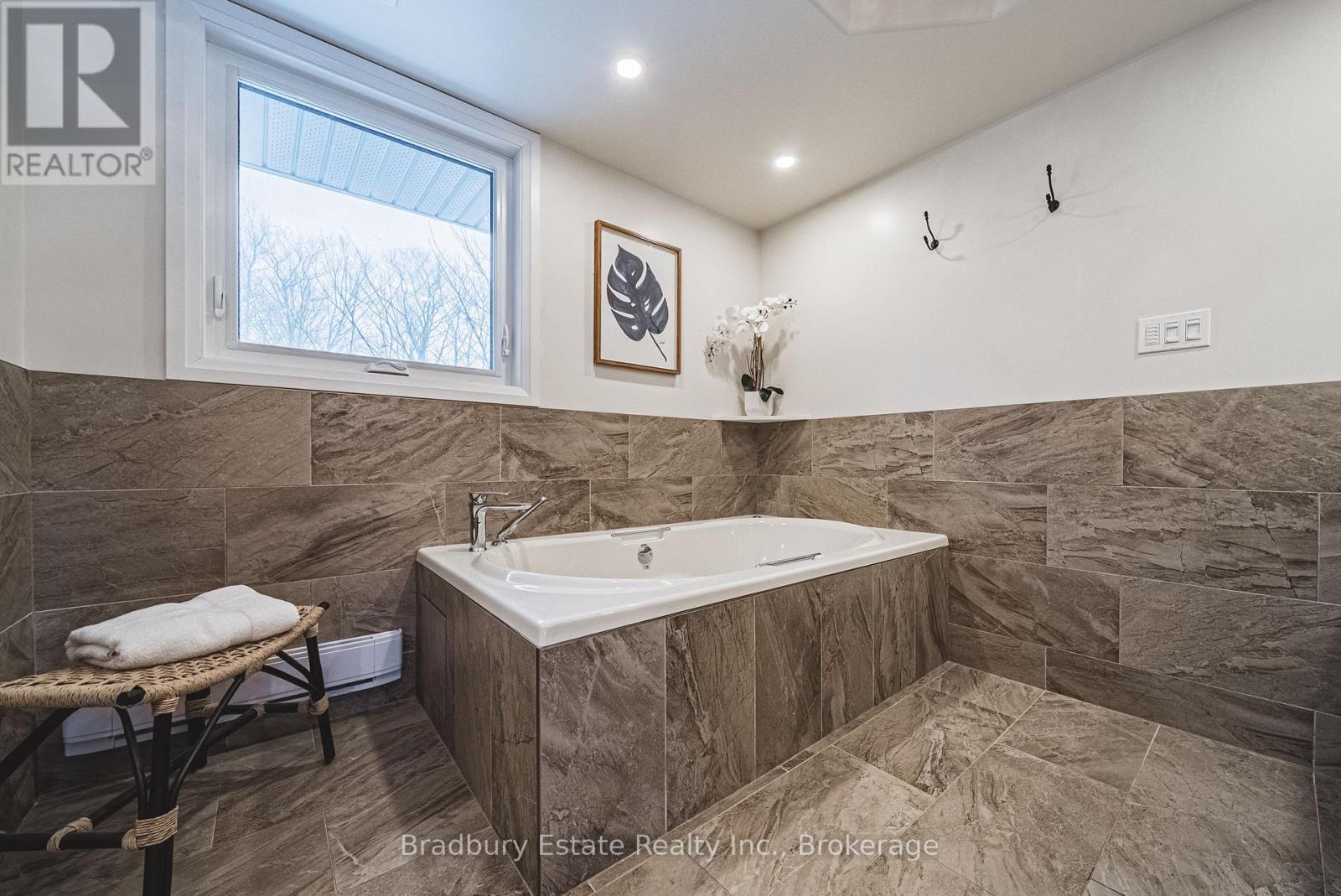 1360 Concession 2 Road, Haldimand, Ontario  N0A 1R0 - Photo 20 - X12826534