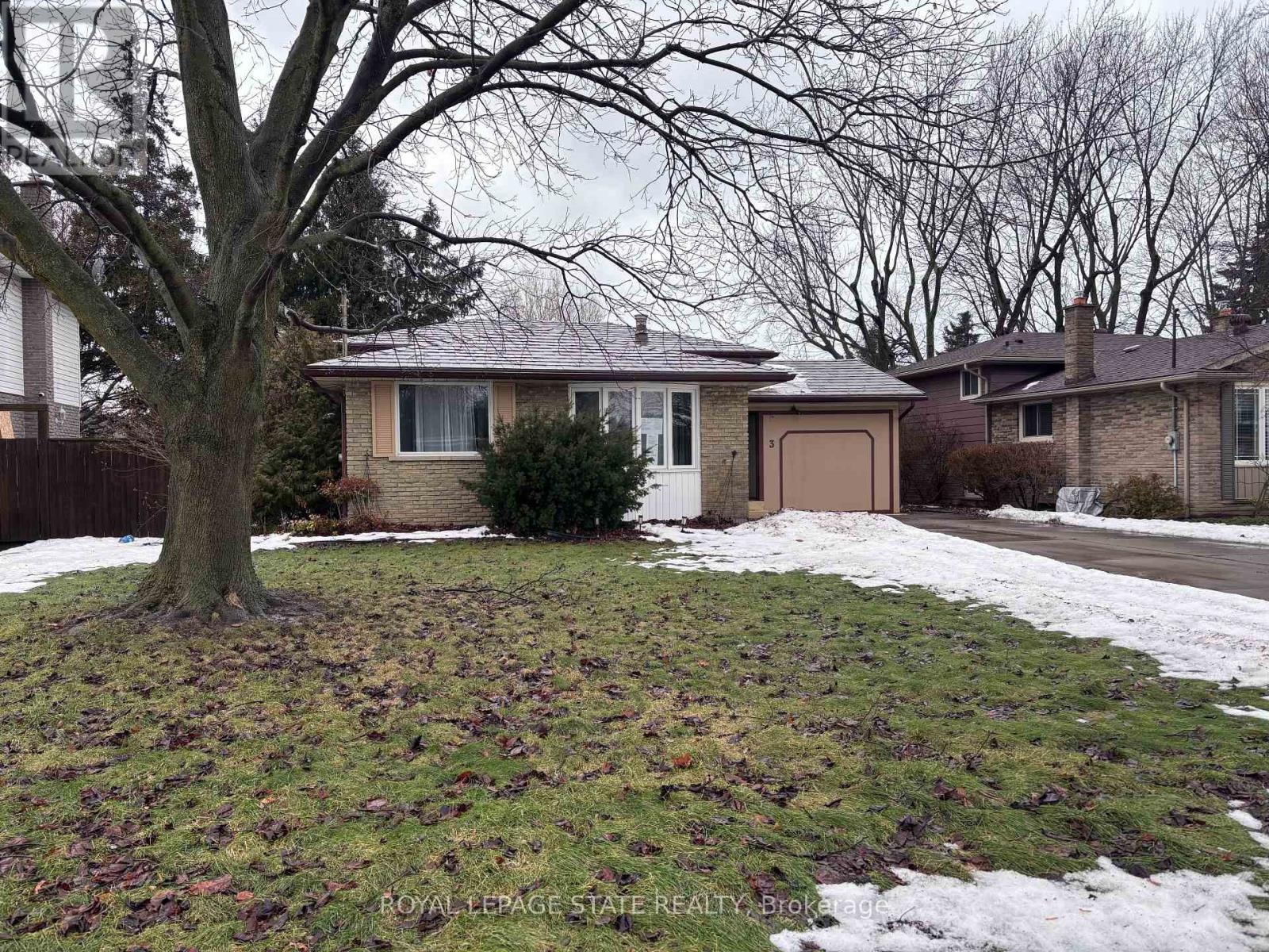 3 Governor Simcoe Drive, St. Catharines, Ontario  L2N 3J1 - Photo 1 - X12826482