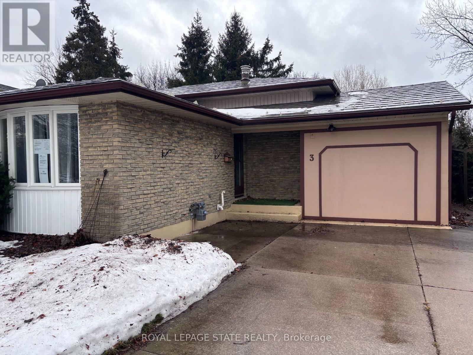 3 Governor Simcoe Drive, St. Catharines, Ontario  L2N 3J1 - Photo 3 - X12826482